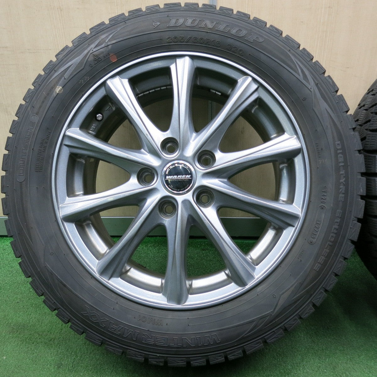 *送料無料* バリ溝！9分★スタッドレス 205/60R16 ダンロップ ウインターマックス WM01 WAREN ヴァーレン 16インチ PCD114.3/5H★4051805NJス