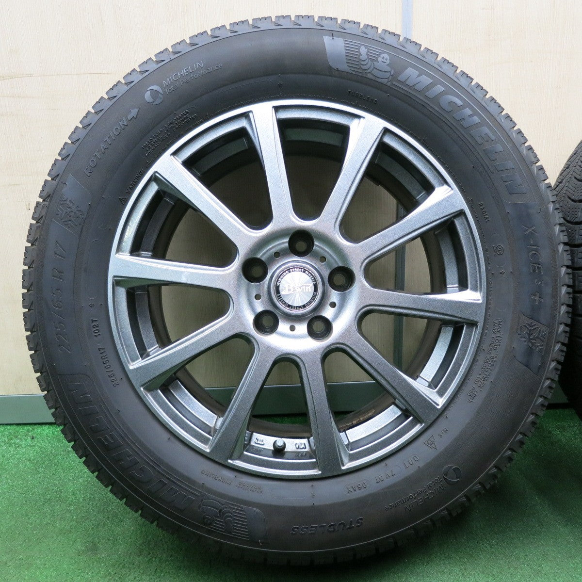 *送料無料* バリ溝！キレイ！9分★スタッドレス 225/65R17 ミシュラン X-ICE3+ B-win 17インチ PCD114.3/5H★4042102NJス