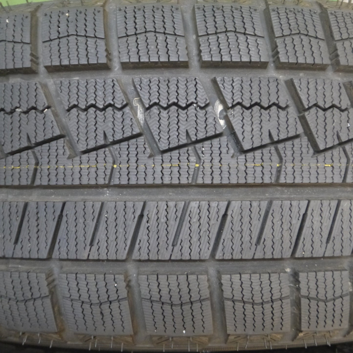 *送料無料* 超バリ溝！23年！ほぼ10分★スタッドレス 205/60R16 ネクセン ウィンガード アイス2 NIRVANA NV ニルバーナ 16インチ PCD114.3/5H★4032607Hス