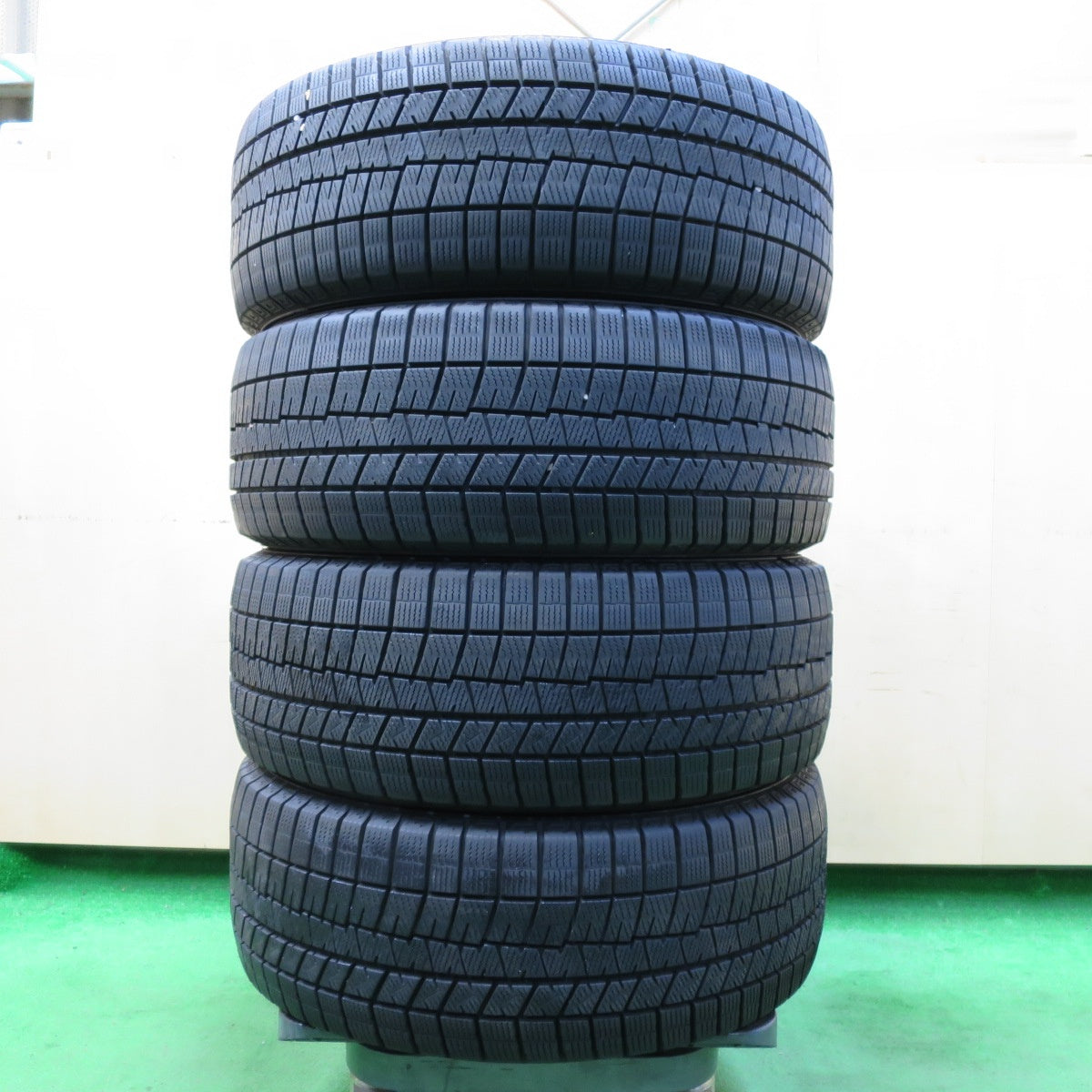 *送料無料* バリ溝！22年！9分★スタッドレス 215/55R16 ダンロップ ウインターマックス03 タイヤ 16インチ インサイト シビック パサート等★4061006イスタ