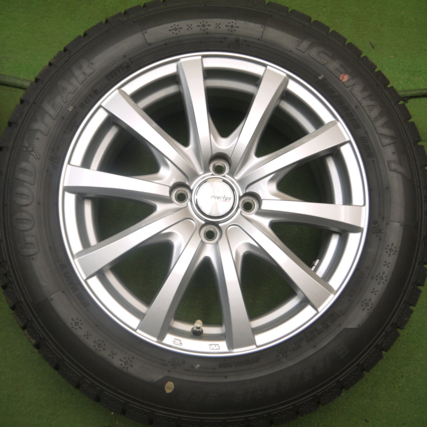 *送料無料* バリ溝！22年！綺麗！ほぼ10分★スタッドレス 195/65R16 グッドイヤー アイスナビ7 ravrion RS01 ラブリオン 16インチ PCD100/4H★4043005Hス