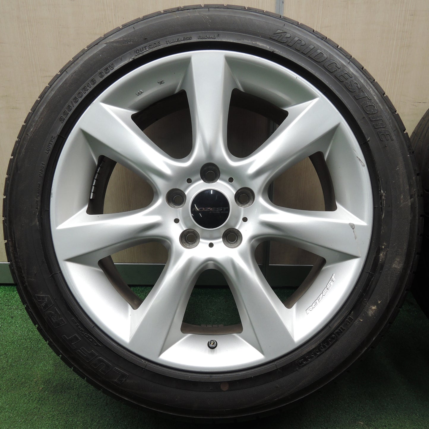 *送料無料* バリ溝！22年！9.5分★ROZEST 225/50R18 ブリヂストン LUFT RV ローゼスト 18インチ PCD114.3/5H★4030702NJノ