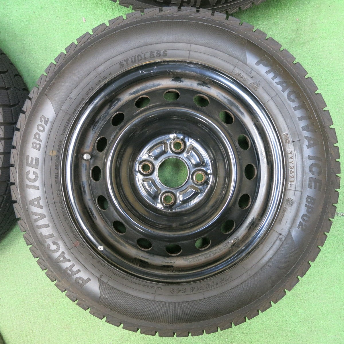送料無料* バリ溝！21年！9.5分以上☆スタッドレス 175/70R14 ブリヂストン ブリザック VRX3 Fang ファング 14イ |  名古屋/岐阜の中古カー用品・工具の買取/販売ならガレージゲット