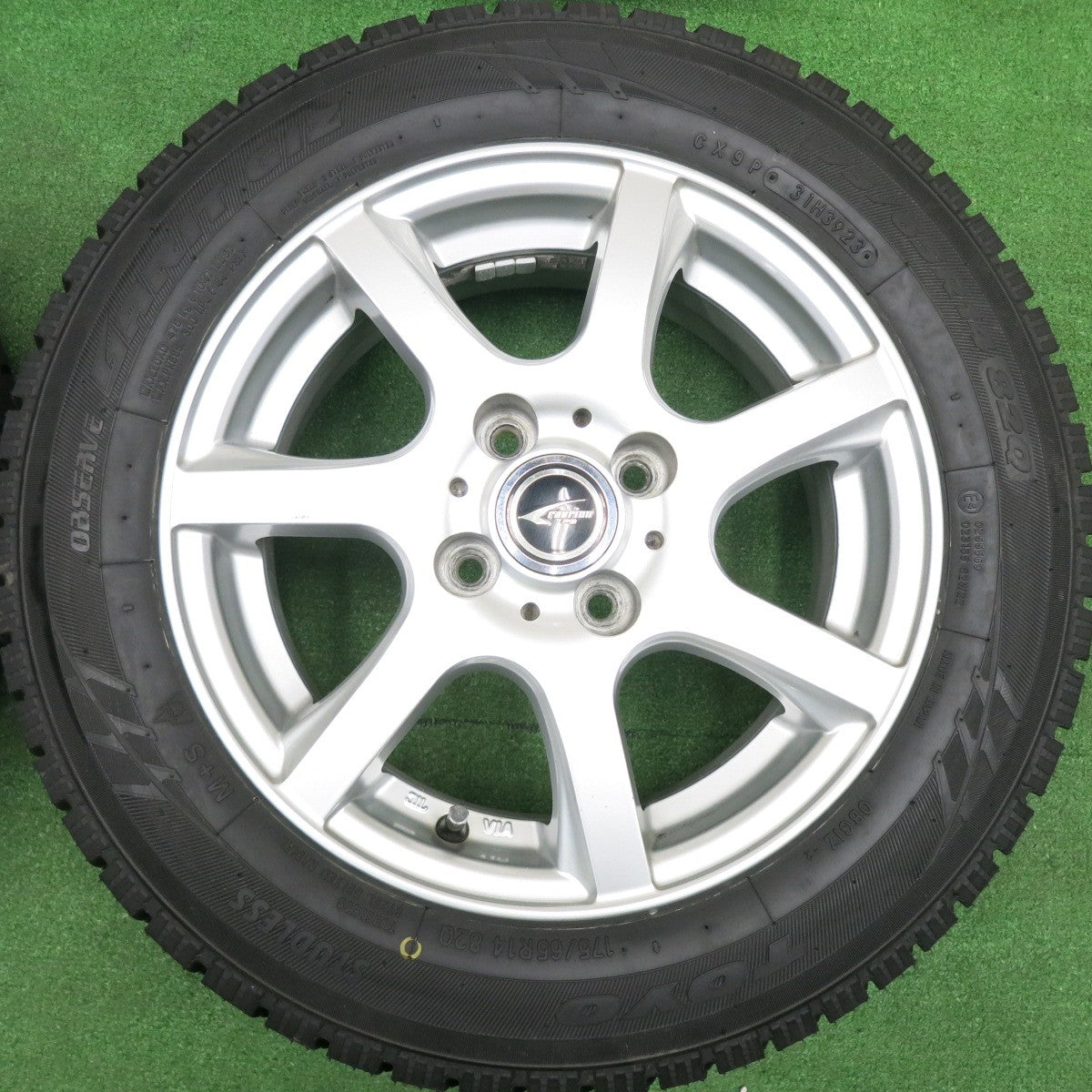 [送料無料] バリ溝！23年！キレイ！ほぼ10分★スタッドレス 175/65R14 トーヨー オブザーブ ガリット GIZ ravrion P3 ラブリオン 14インチ PCD100/4H★4112908HAス