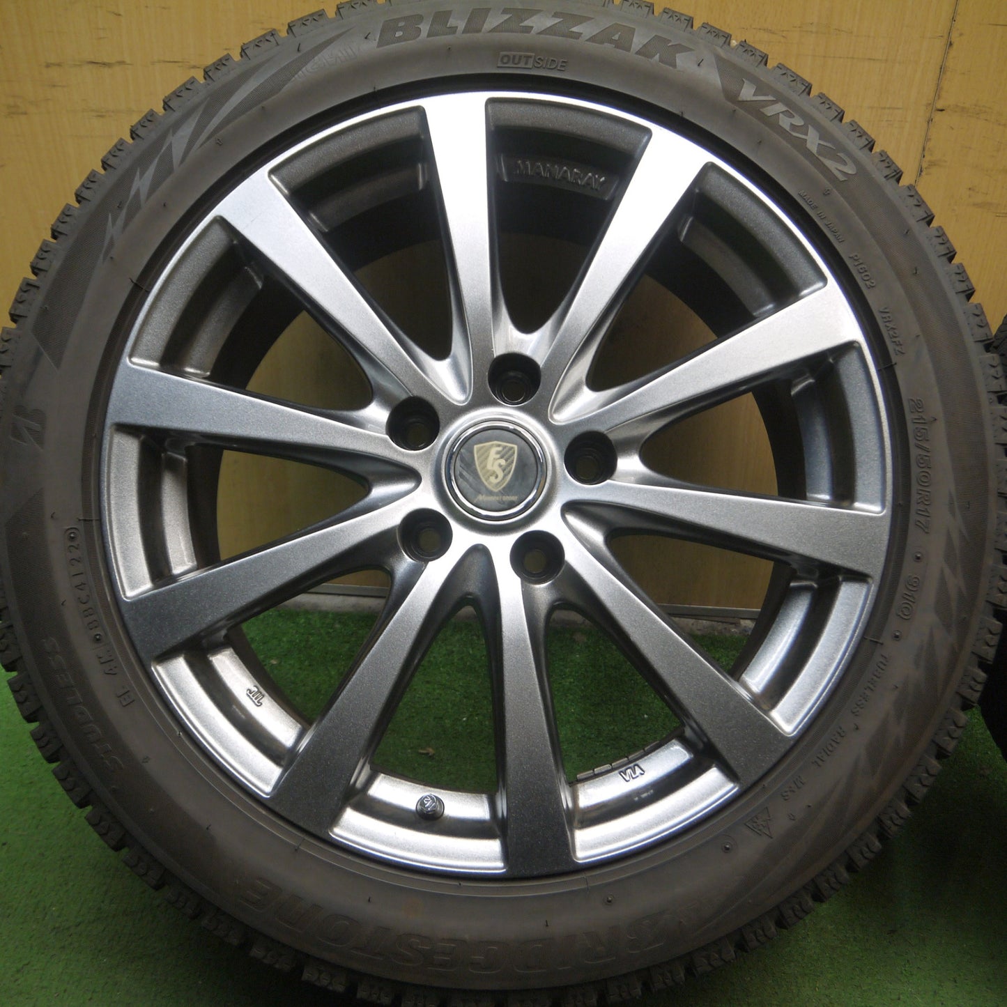 *送料無料* バリ溝！22年！キレイ！9.5分★スタッドレス 215/50R17 ブリヂストン ブリザック VRX2 MANARAY SPORT マナレイ PCD114.3/5H★4070106Hス