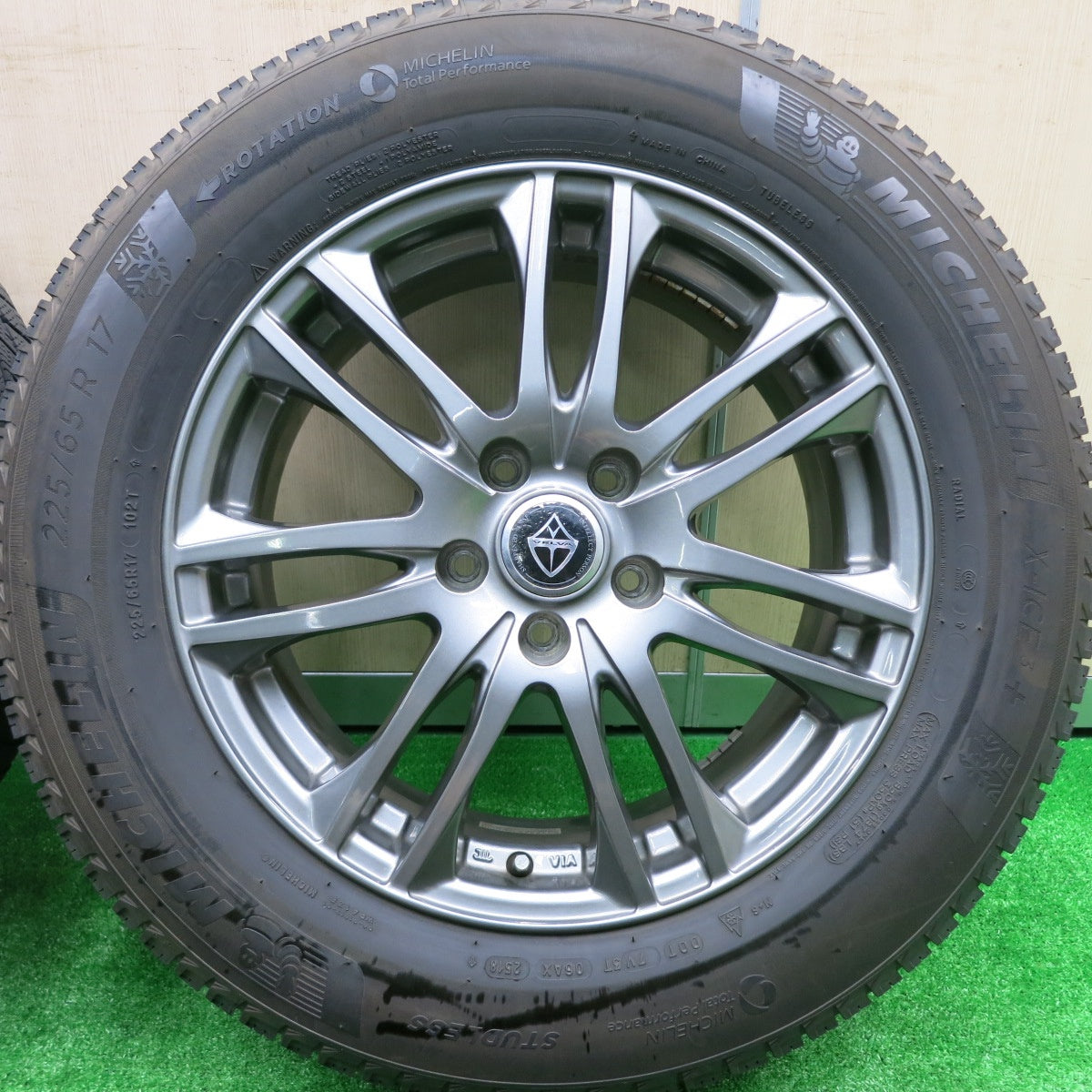 *送料無料* キレイ★スタッドレス 225/65R17 ミシュラン X-ICE3+ VELVA ヴェルヴァ 17インチ PCD114.3/5H★4080801HAス