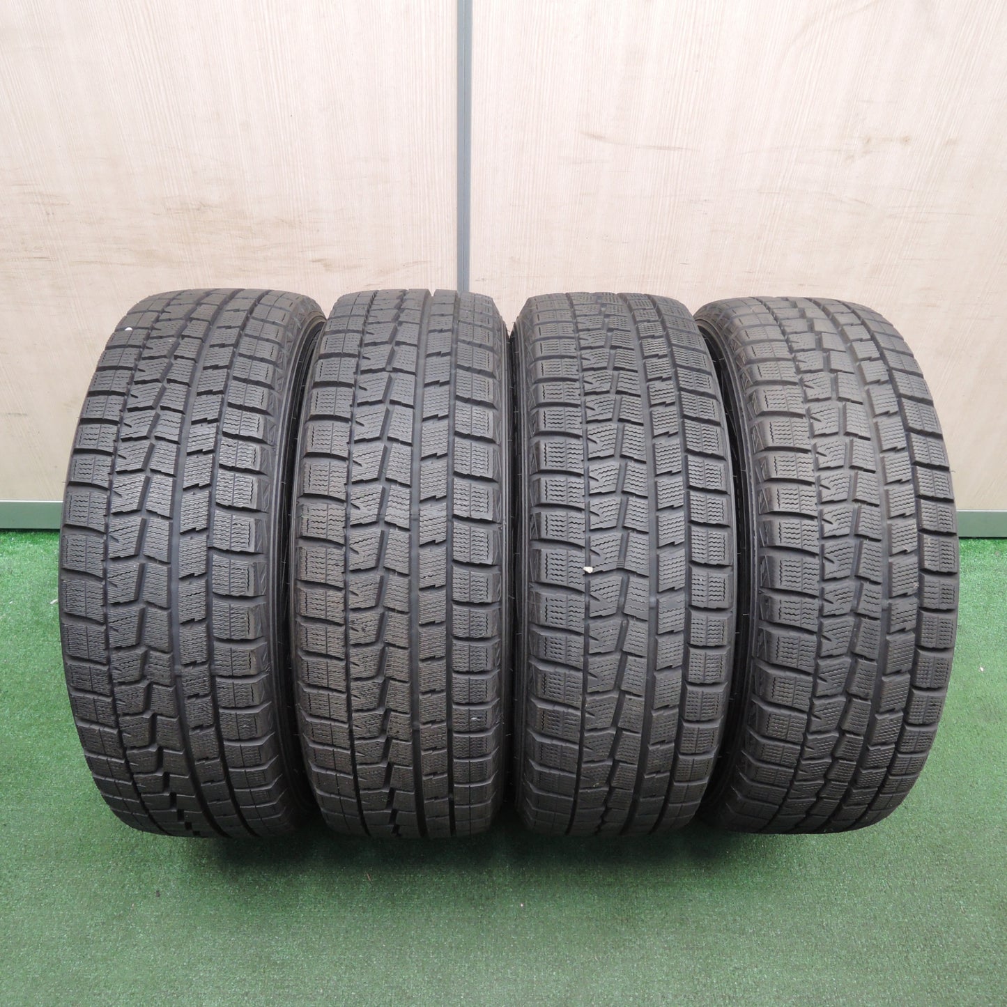 *送料無料* バリ溝！キレイ！9.5分以上★スタッドレス 195/65R15 ダンロップ ウインターマックス WM01 AXEL アクセル 15インチ PCD114.3/5H★4031806TNス