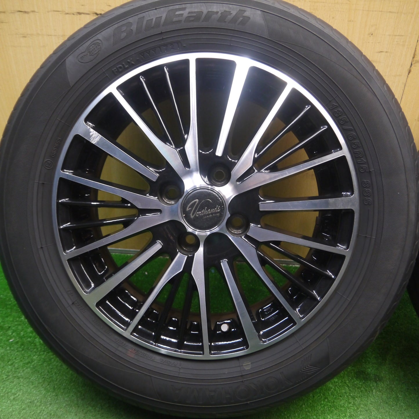 [送料無料] キレイ！21年★185/65R15 ヨコハマ ブルーアース AE01F Verthandi ヴェルサンディ ヴェルザンディ 15インチ PCD100/4H★5030301Hノ