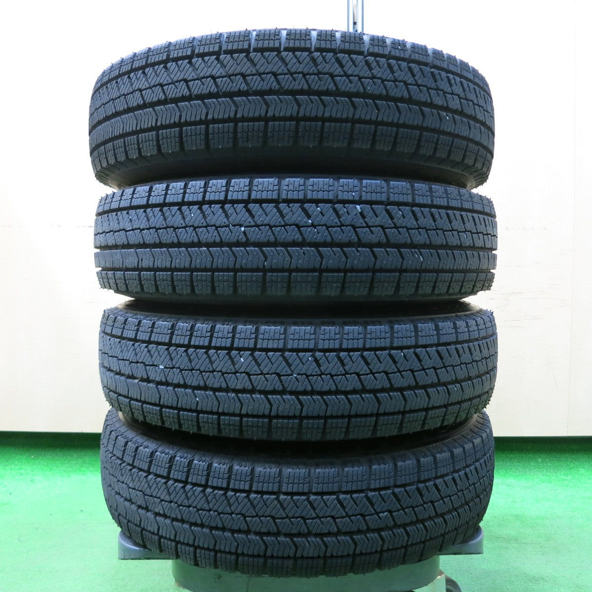 *送料無料* バリ溝！23年！キレイ！ほぼ10分★スタッドレス 145/80R13 ブリヂストン ブリザック VRX2 AZ SPORTS AZスポーツ 13インチ PCD100/4H★4042712イス