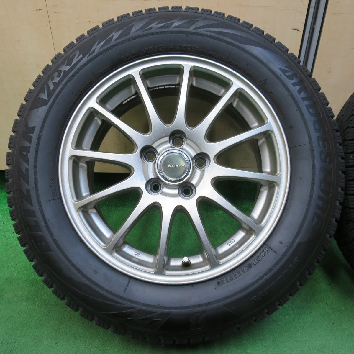 *送料無料* キレイ★プリウス等 195/65R15 スタッドレス ブリヂストン ブリザック VRX2 ECO FORME エコフォルム  PCD100/5H★4090104イス