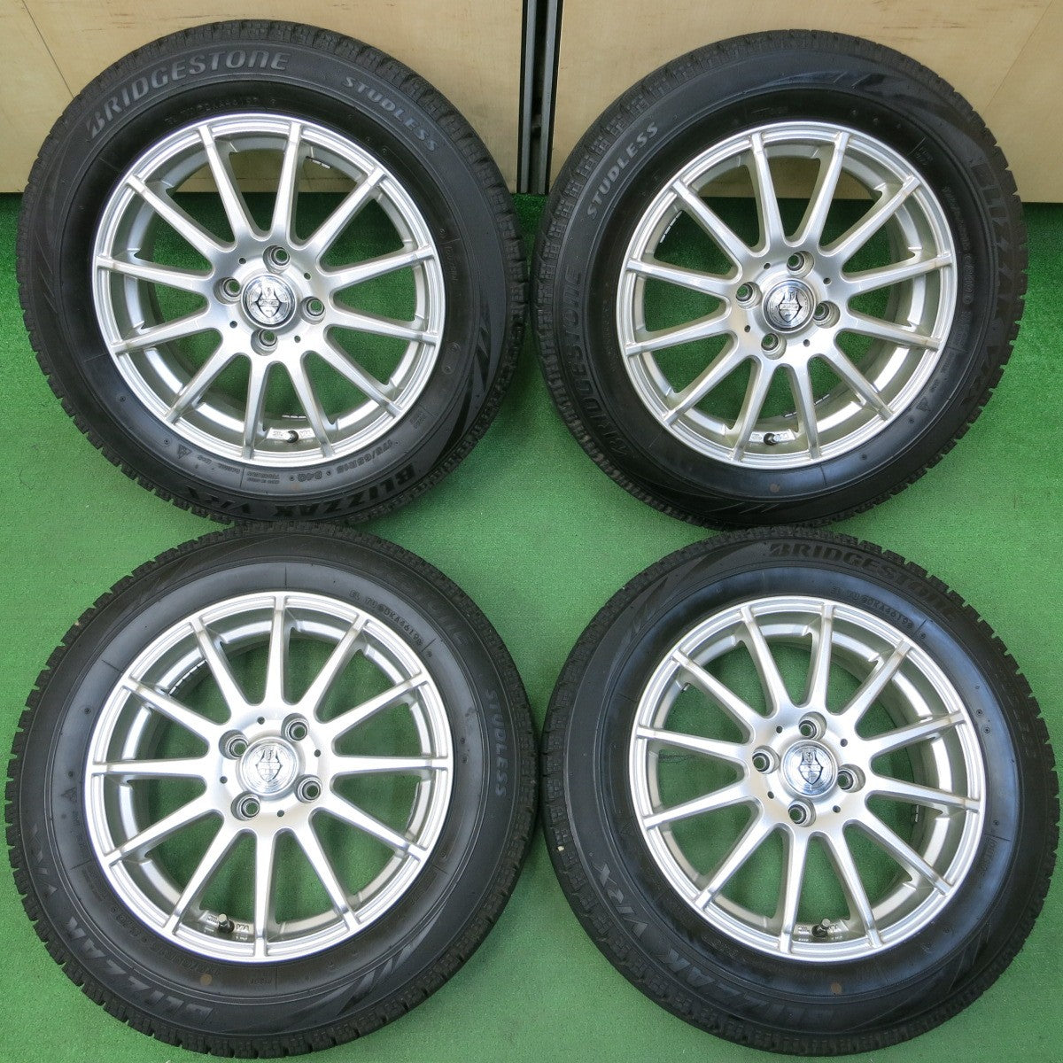 *送料無料* バリ溝！キレイ！ほぼ10分★スタッドレス 175/65R15 ブリヂストン ブリザック VRX JOKER ジョーカー 15インチ PCD100/4H★4042710イス