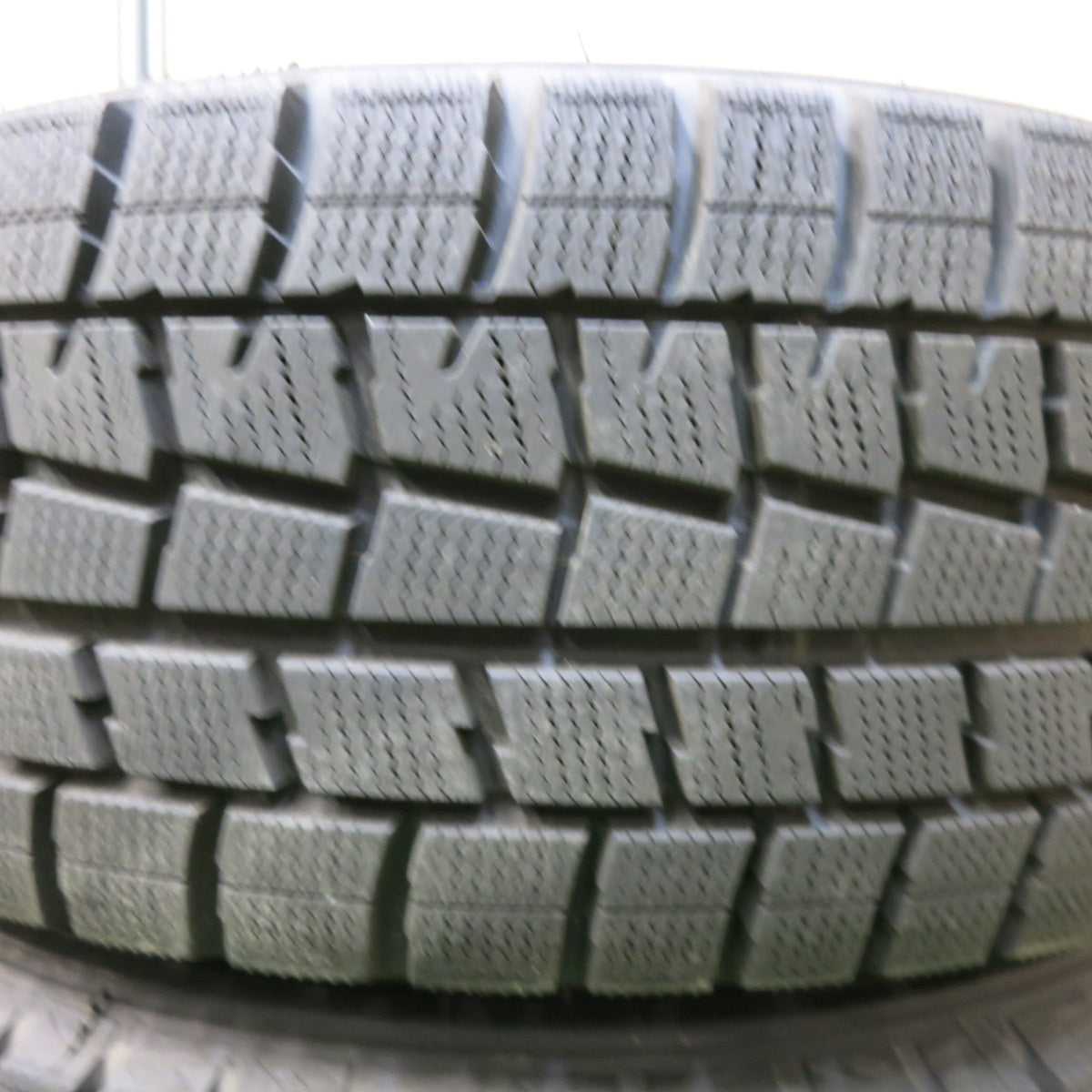 [送料無料] バリ溝！キレイ！9.5分以上★スタッドレス 215/60R16 ダンロップ ウインターマックス WM01 ESTROSA エステローザ 16インチ PCD114.3/5H★4112709SYス