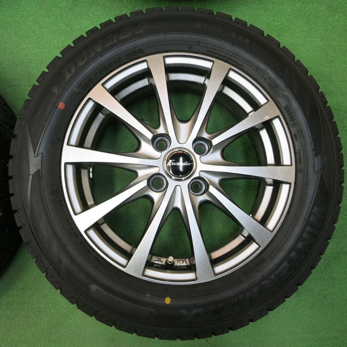 *送料無料* バリ溝！20年！綺麗！9.5分★スタッドレス 185/65R15 ダンロップ ウインターマックス WM02 Exceeder エクシーダー 15インチ PCD100/4H★4042501イス