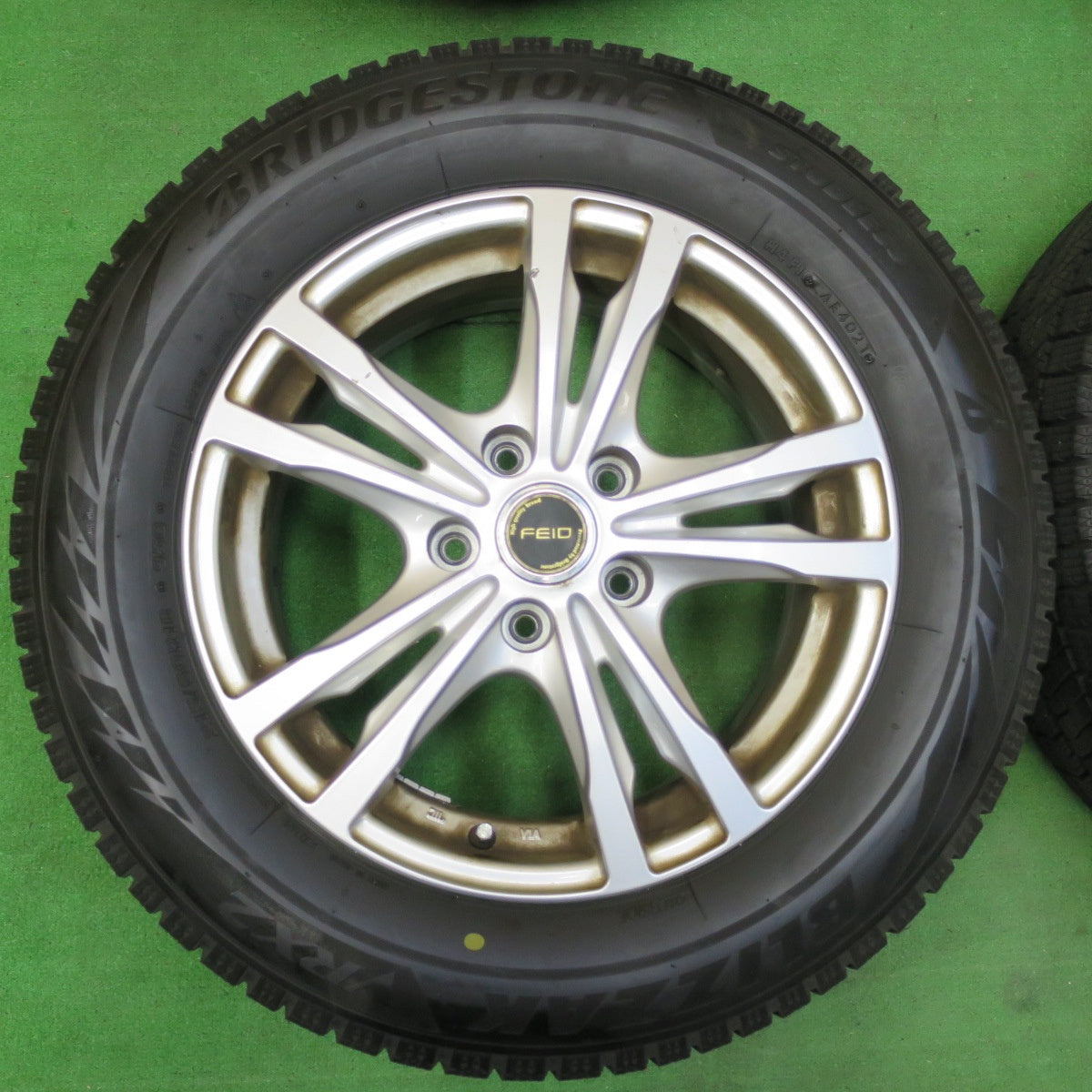 *送料無料* バリ溝！21年！9.5分★スタッドレス 215/60R16 ブリヂストン ブリザック VRX2 FEID 16インチ PCD114.3/5H★4062706イス