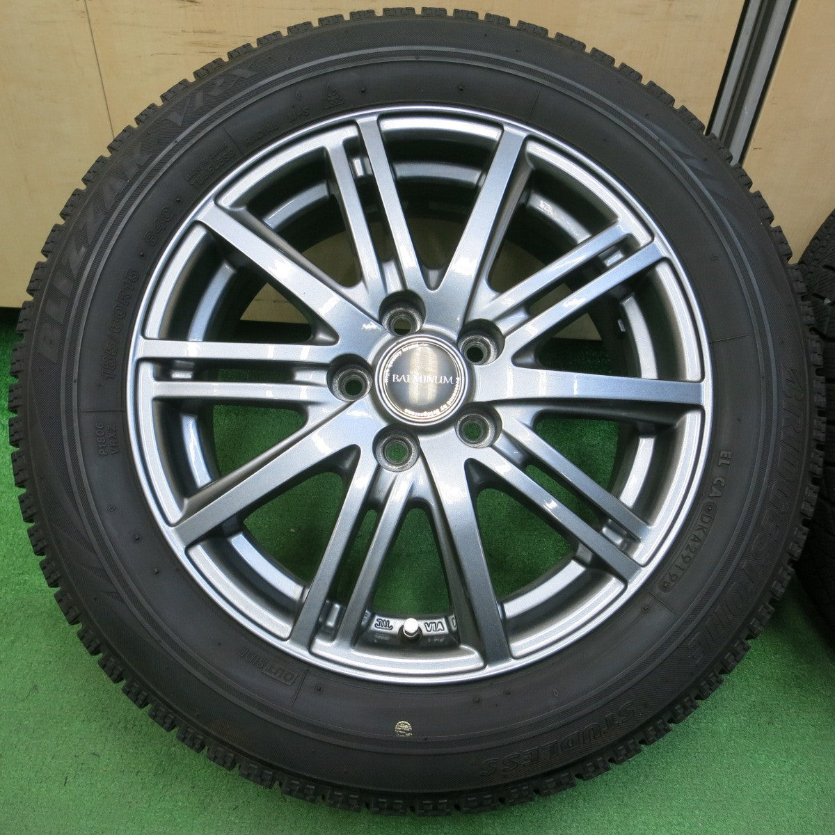 *送料無料* バリ溝！9分★スタッドレス 185/60R15 ブリヂストン ブリザック VRX BALMINUM バルミナ 15インチ PCD100/5H★4041005イス