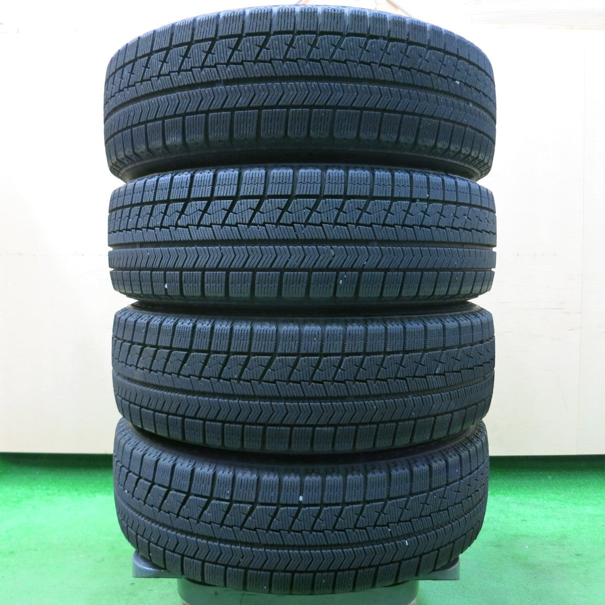 *送料無料* バリ溝！キレイ！8.5分★スタッドレス 175/65R15 ブリヂストン ブリザック VRX ECO FORME エコフォルム 15インチ PCD100/4H★4040205イス