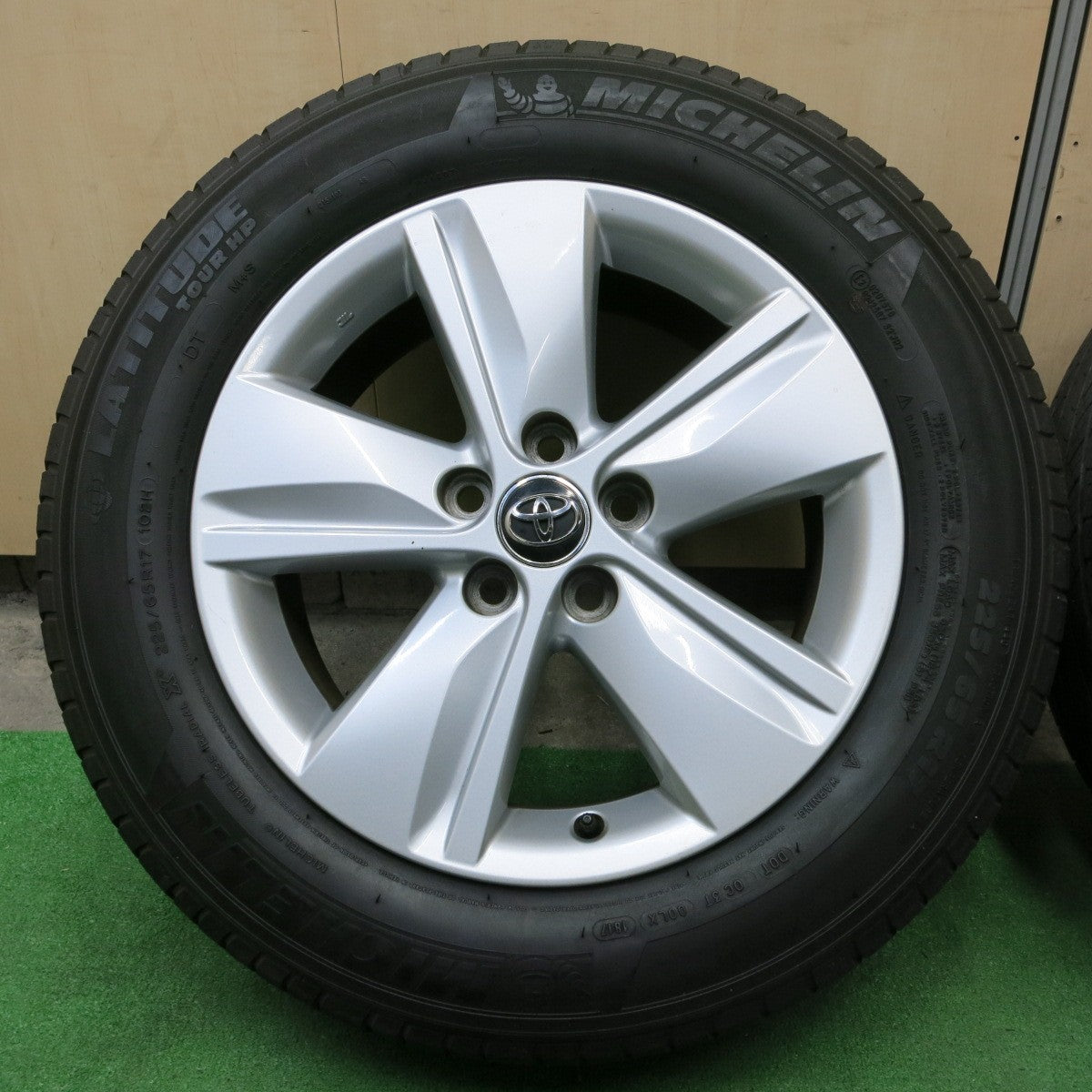 *送料無料* キレイ★トヨタ 60系 ハリアー 純正 225/65R17 ミシュラン LATITUDE TOUR HP 17インチ  PCD114.3/5H★4062805ナノ