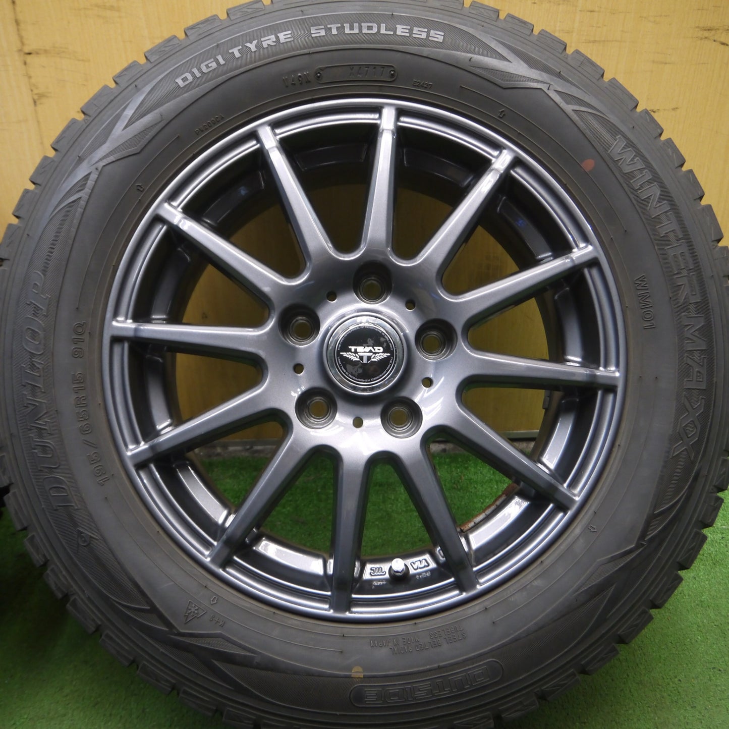 *送料無料* バリ溝！キレイ！8.5分★スタッドレス 195/65R15 ダンロップ ウインターマックス WM01 TEAD テッド 15インチ PCD114.3/5H★4051709Hス