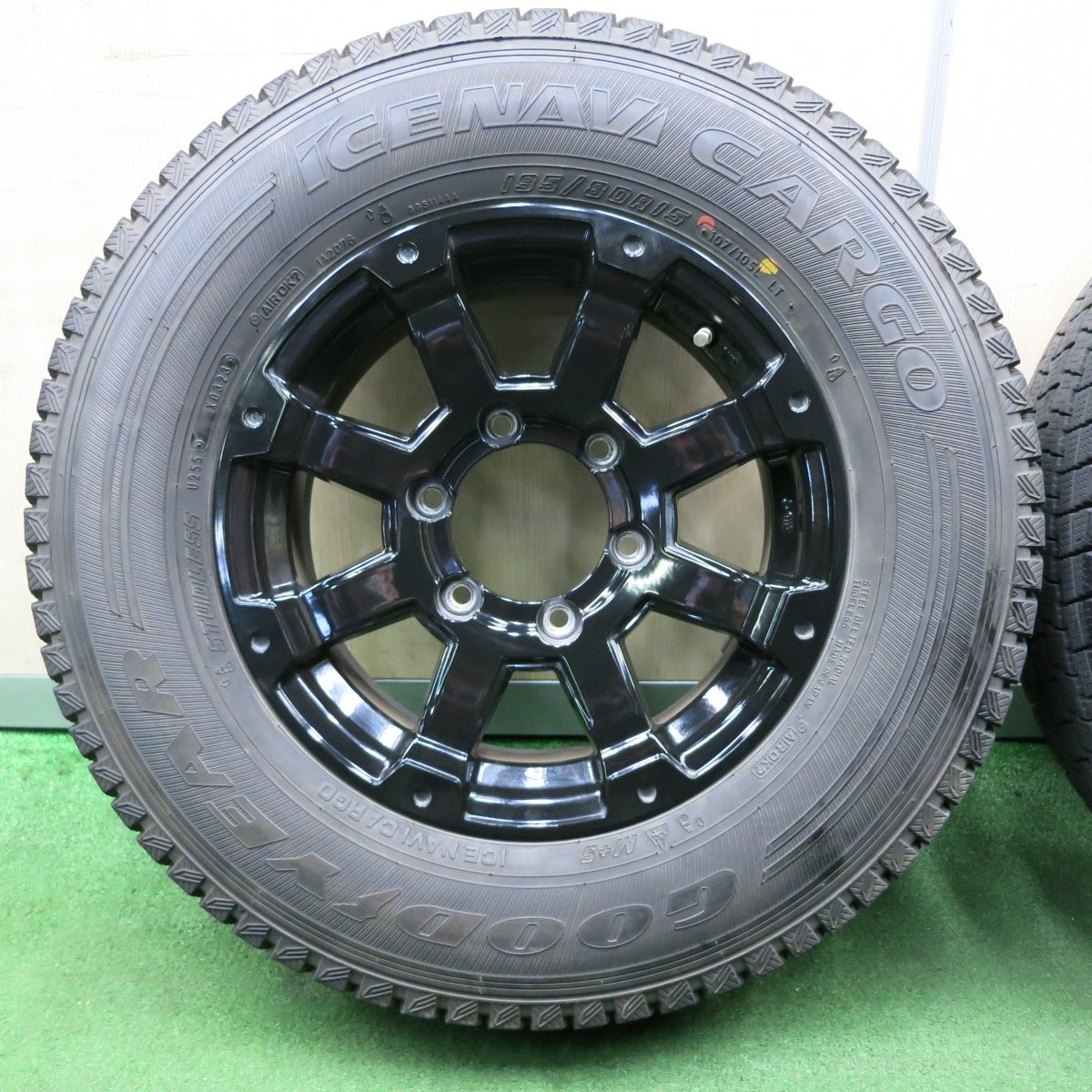 *送料無料* バリ溝！23年！綺麗！9.5分★ハイエース等 ROCK KELLY MX1 BADX 195/80R15 スタッドレス グッドイヤー アイスナビ CARGO ロックケリー PCD139.7/6H★4051101NJス