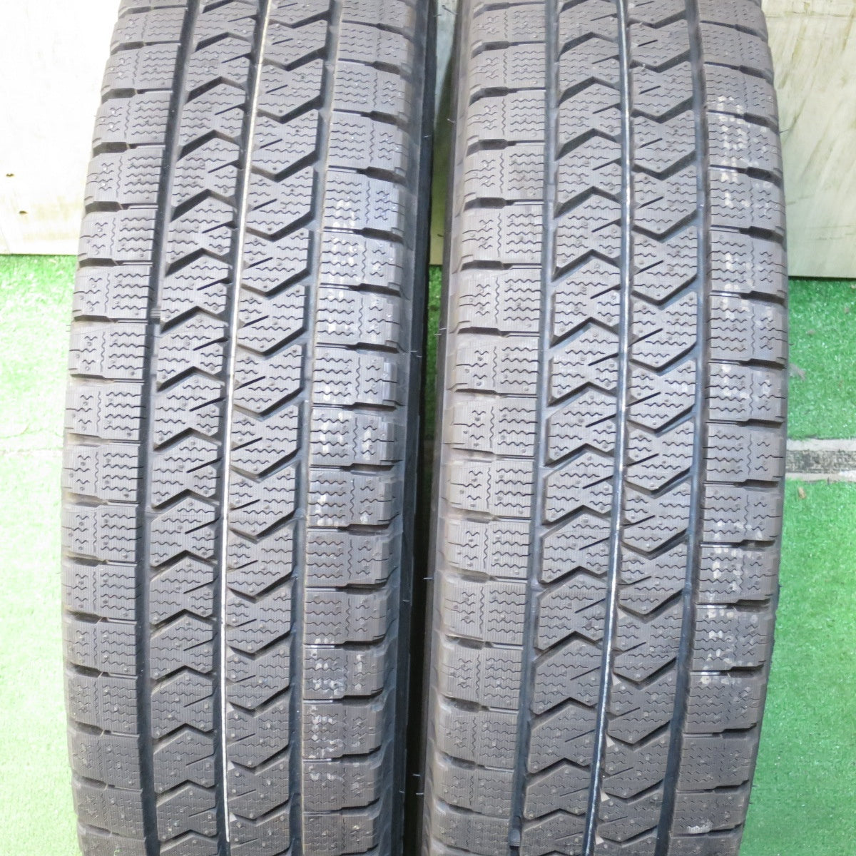 *送料無料* 未使用！23年★トラック タイヤ 205/85R16 117/115N スタッドレス ブリヂストン ブリザック W989 16インチ★4052402クスタ