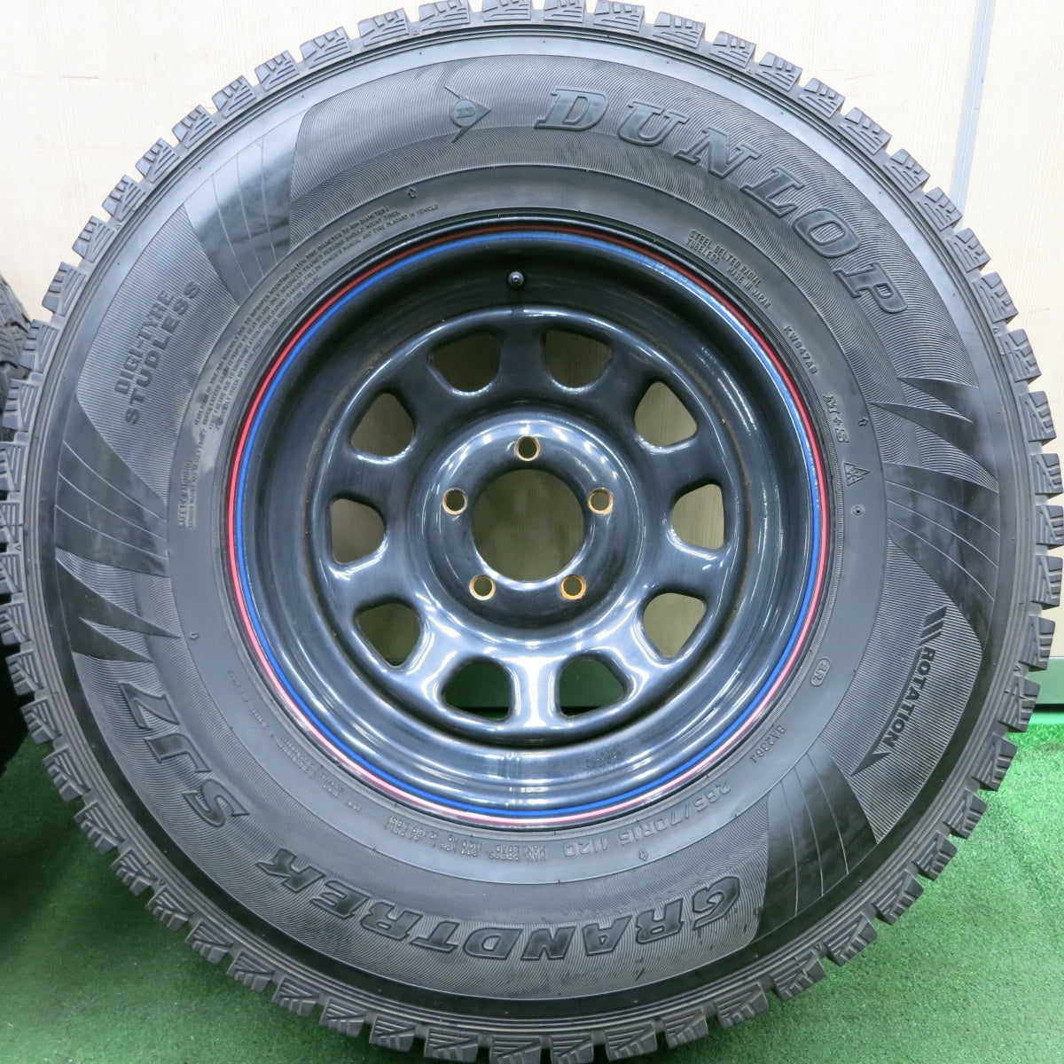 *送料無料* バリ溝！9分★スタッドレス DAYTONA デイトナ 265/70R15 ダンロップ グラントレック SJ7 15インチ PCD114.3/5H★4070505HAス