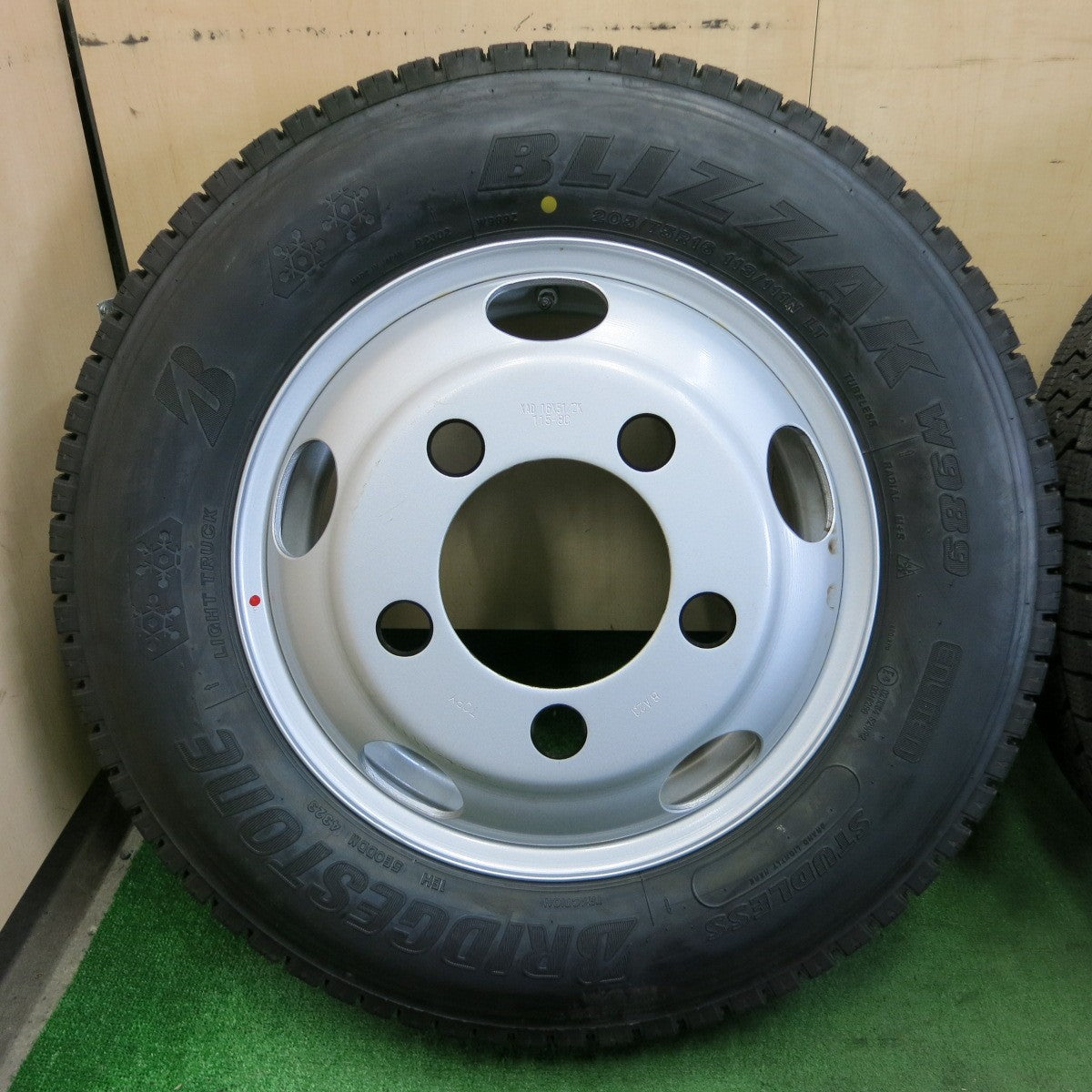 *送料無料* 未使用！23年★トラック タイヤ 205/75R16 113/111N スタッドレス ブリヂストン ブリザック W989 TOPY  スチール 115-8C PCD208/5H★4061505ナス