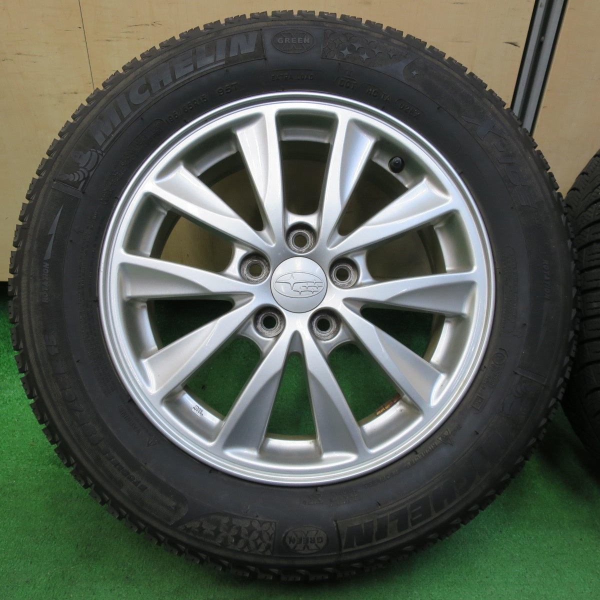 *送料無料* キレイ★スバル GP インプレッサ 純正 195/65R15 スタッドレス ミシュラン X-ICE XI3 15インチ  PCD100/5H★4070503イス