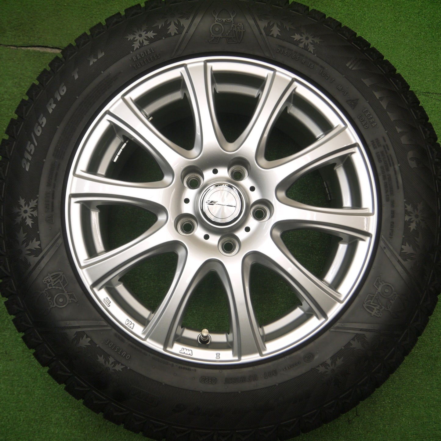 [送料無料] バリ溝！22年！キレイ！9.5分以上★スタッドレス 215/65R16 バイキング WINTECH WT6 SUV LAUFBAHN ラウフバーン 16インチ PCD114.3/5H★4121109Hス