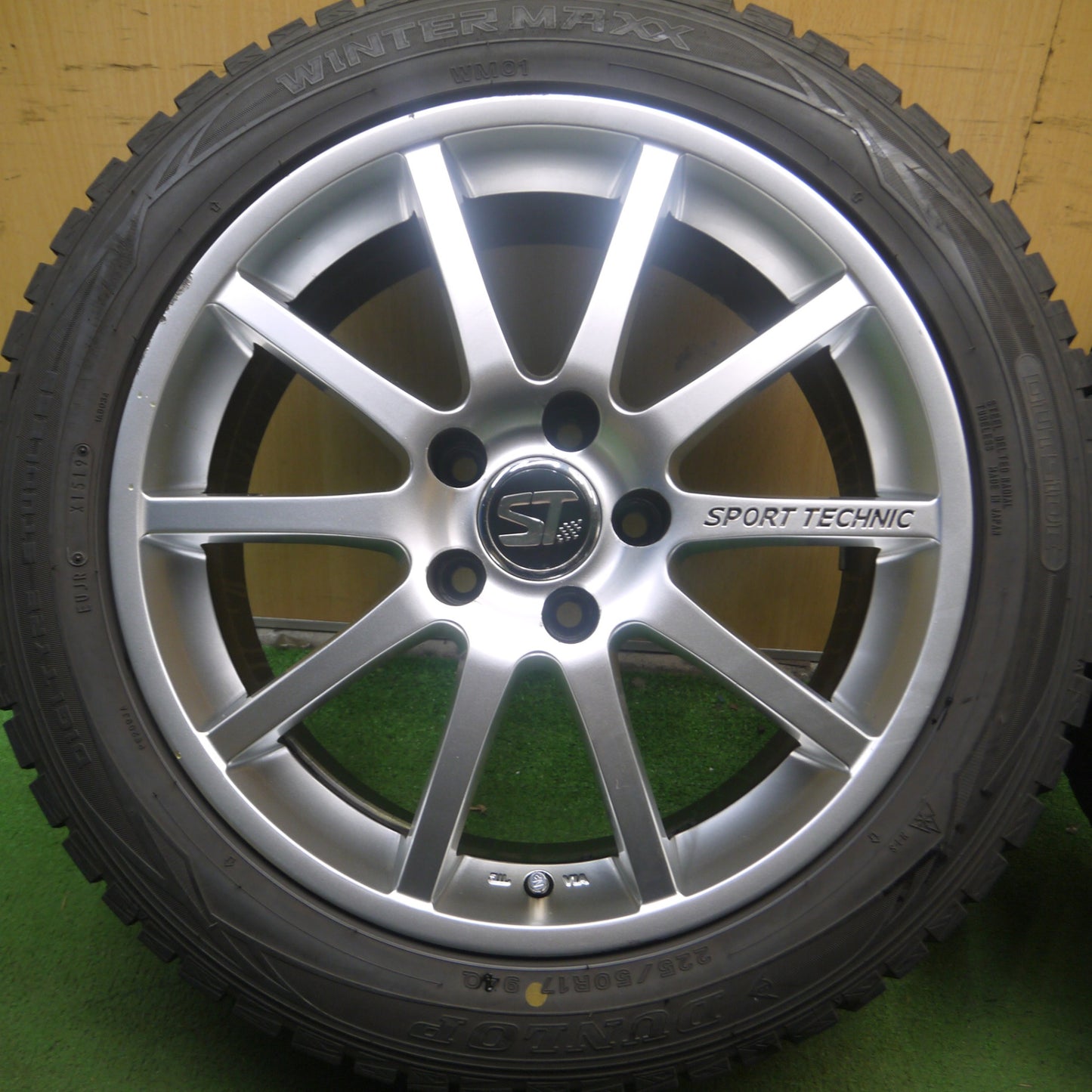 *送料無料* バリ溝！8.5分★アウディ等 SPORT TECHNIC 225/50R17 スタッドレス ダンロップ ウインターマックス WM01 スポーツテクニック PCD112/5H★4062802Hス