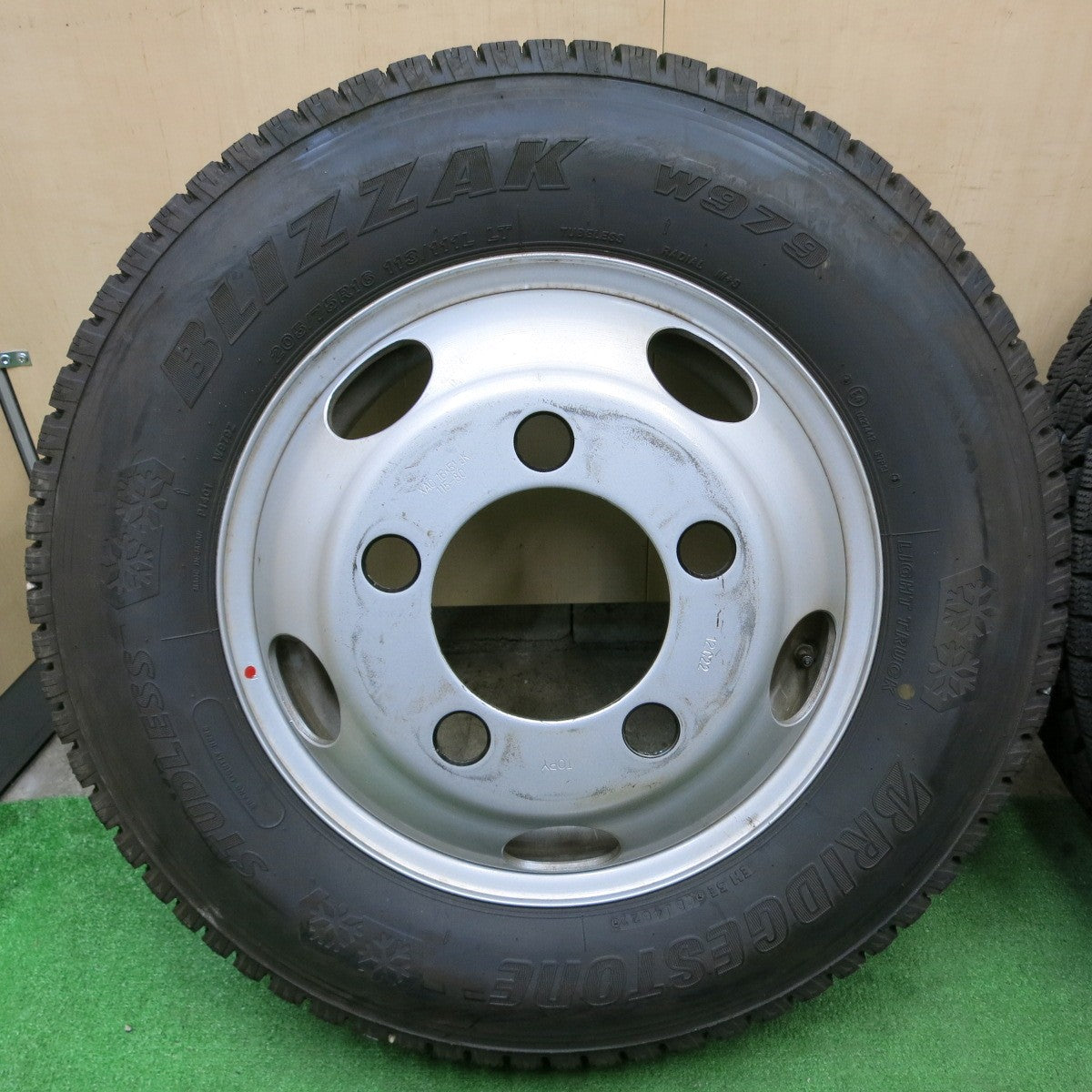 *送料無料* バリ溝！22年！9分★トラック タイヤ 205/75R16 113/111L スタッドレス ブリヂストン ブリザック W979 TOPY スチール 115-8C PCD208/5H★4080203ナス