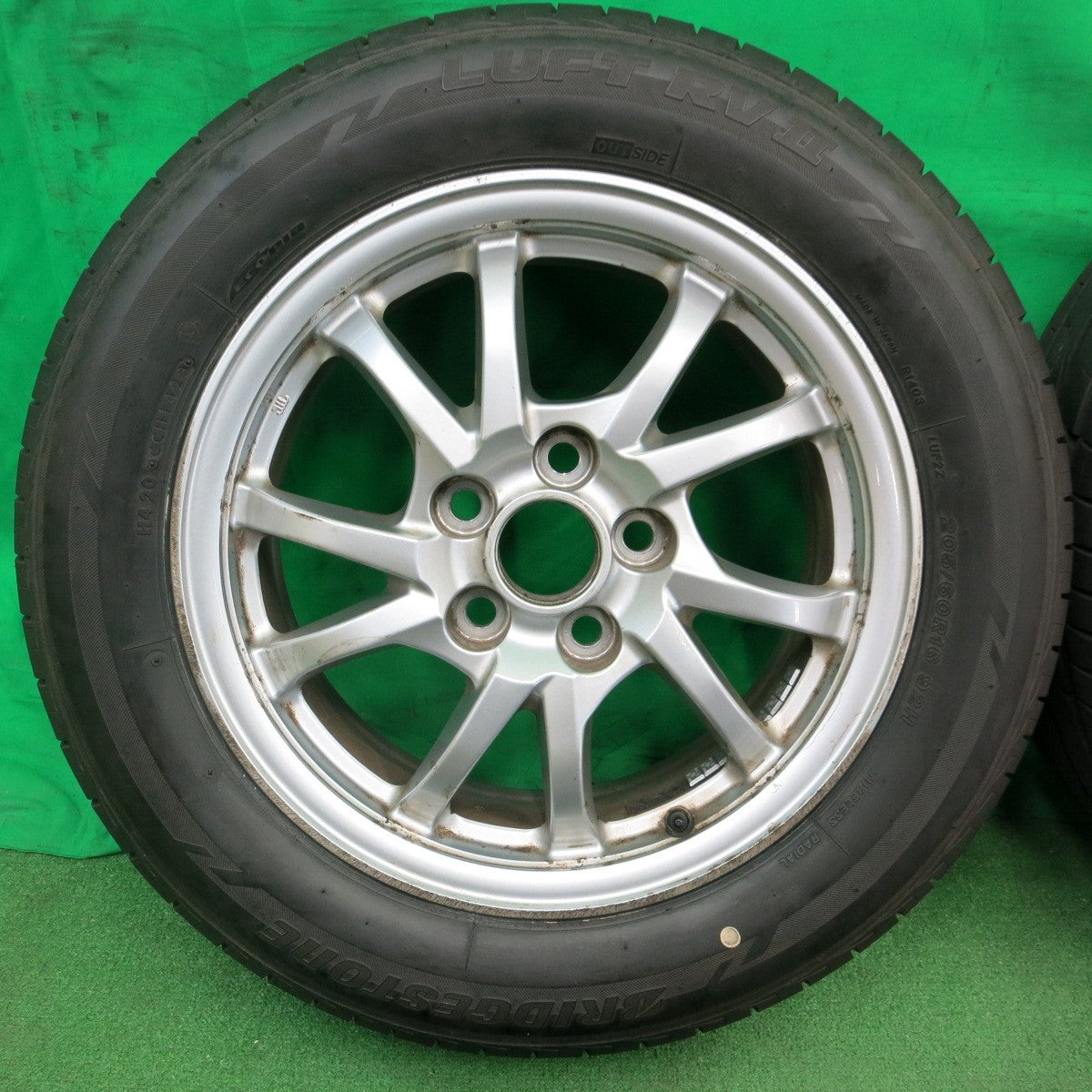 *送料無料* バリ溝！23年！9.5分★トヨタ プリウスα 純正 205/60R16 ブリヂストン LUFT RV2 16インチ PCD114.3/5H★4051009ナノ