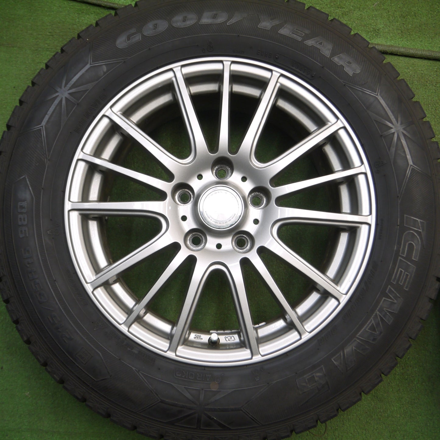 *送料無料* バリ溝！キレイ！9.5分★スタッドレス 215/65R16 グッドイヤー アイスナビ6 ravrion selzer ラブリオン 16インチ PCD114.3/5H★4040211Hス