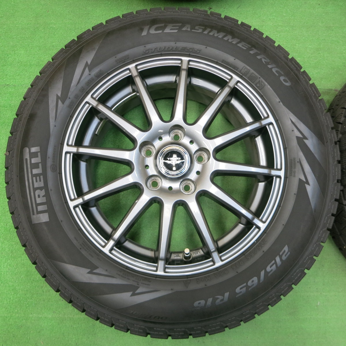 *送料無料* バリ溝！キレイ！ほぼ10分★スタッドレス 215/65R16 ピレリ アイスアシンメトリコ TEAD テッド 16インチ PCD114.3/5H★4051606イス