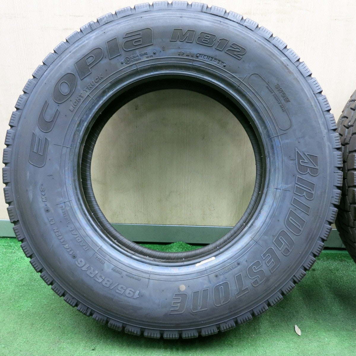 *送料無料* バリ溝！20年！9.5分★トラック タイヤ 195/85R16 114/112N ブリヂストン エコピア M812 ミックス オールシーズン 16インチ★4071309NJスタ