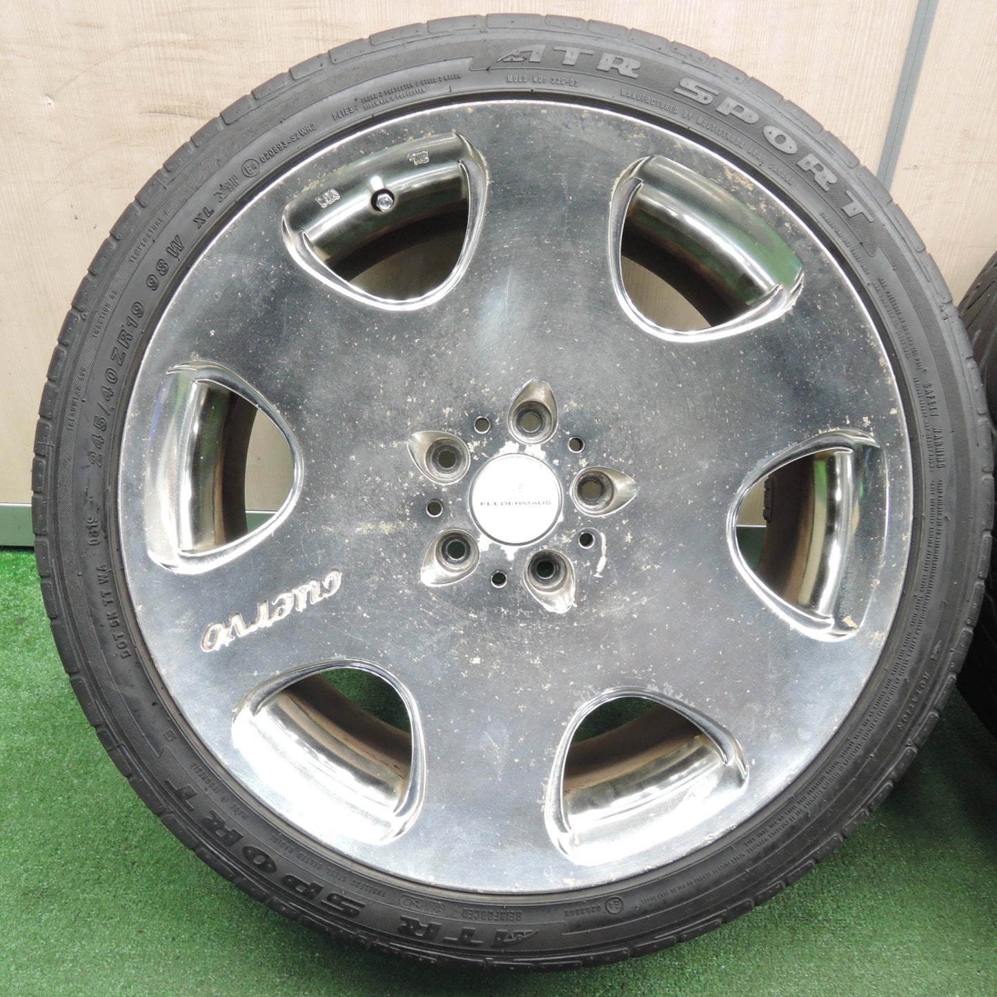 *送料無料* バリ溝！9分★FLEDERMAUS cuervo 245/40R19 ATR SPORT フレーダーマウス クエルボ 19インチ PCD114.3/5H★4031902TNノ