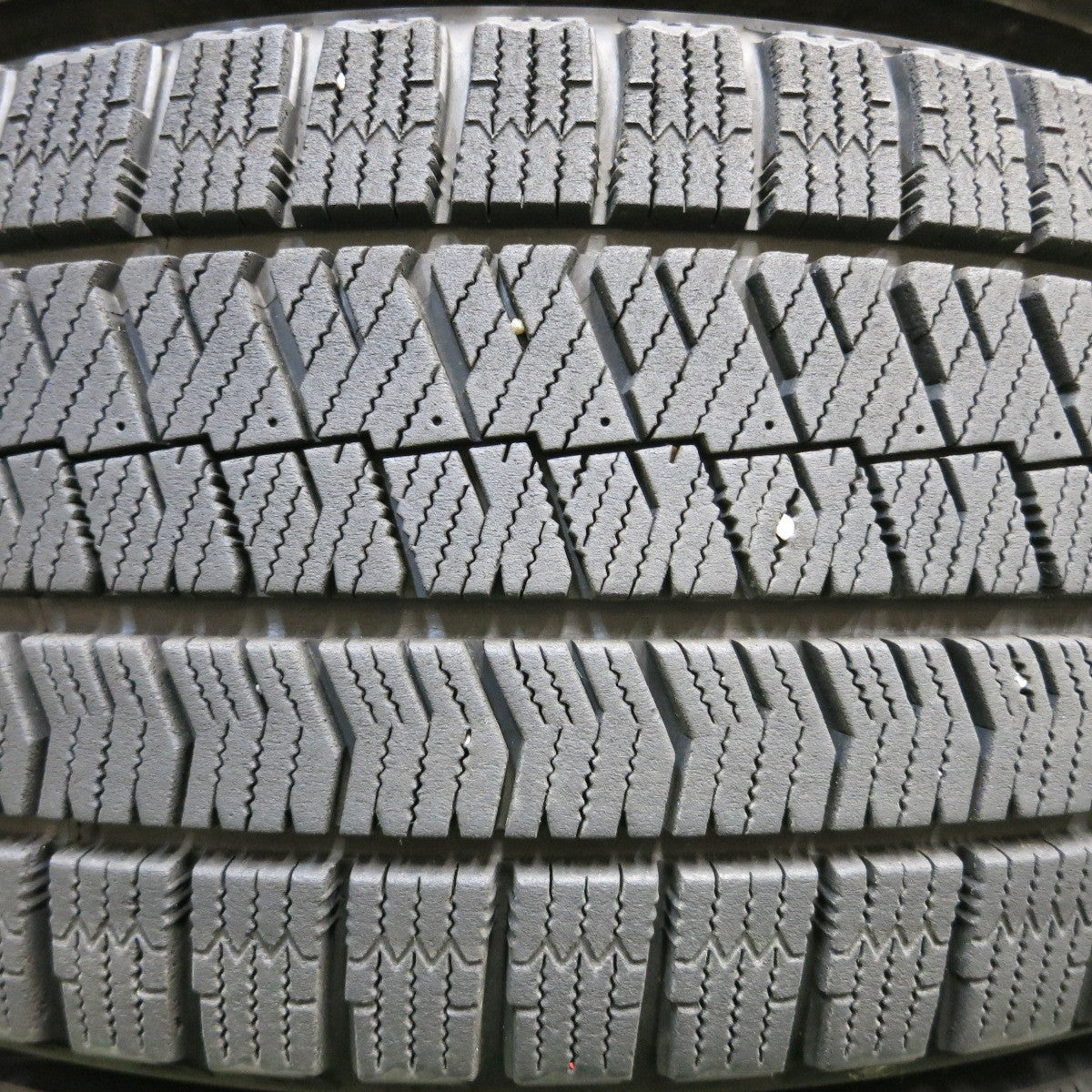 *送料無料* バリ溝！キレイ！9.5分★ワーゲン 等 GELBUT 205/55R17 スタッドレス ブリヂストン ブリザック VRX2 17インチ PCD112/5H★4041606イス