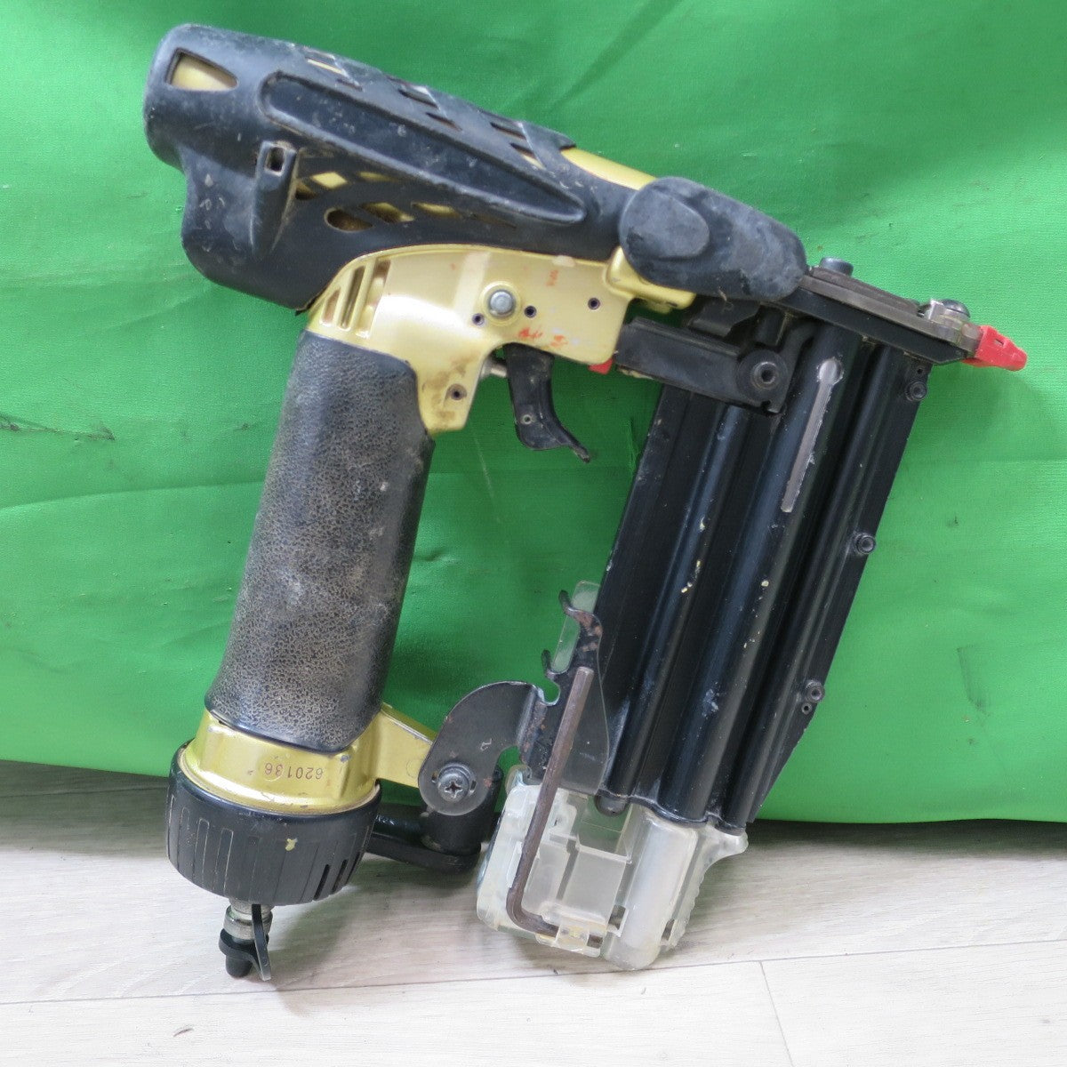 [送料無料] ☆日立工機 55mm 高圧 ピン 釘打機 ピンタッカー NP55HM 釘打ち機 ケース付き HITACHI エア 工具☆