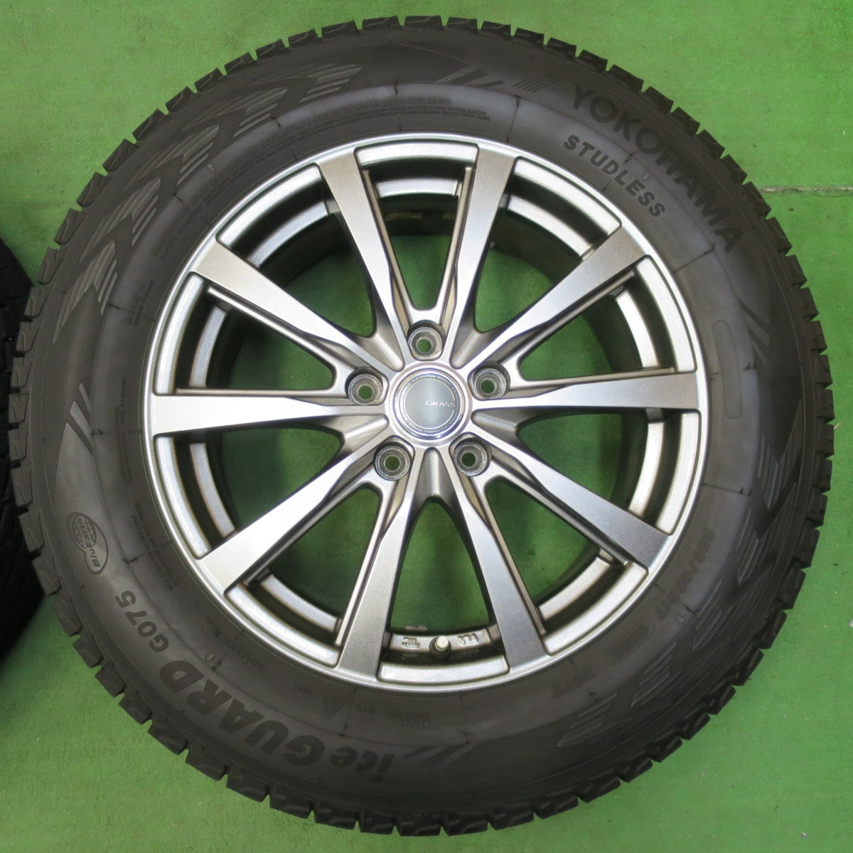 [送料無料] バリ溝！21年！キレイ！9.5分★スタッドレス 225/65R17 ヨコハマ アイスガード G075 GRASS グラス 17インチ PCD114.3/5H★4112706イス