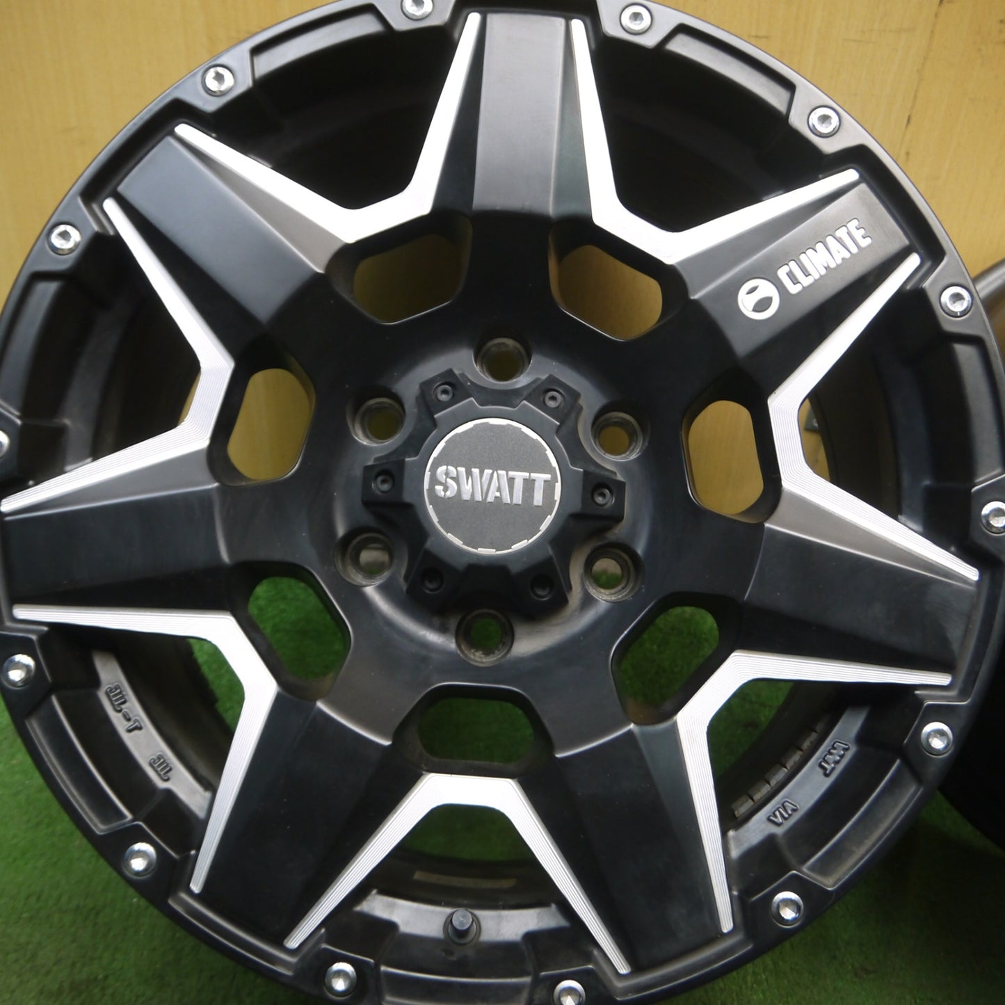 *送料無料* 4本価格★SWATT CLIMATE スワット クライメイト ホイール 17インチ 17×8J PCD139.7/6H★4041013Hホ