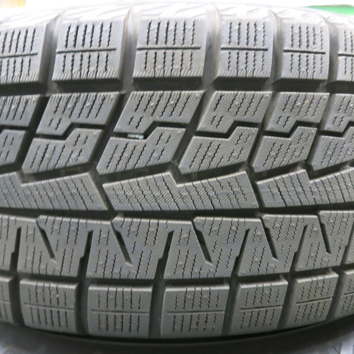 *送料無料* バリ溝！22年！キレイ！ほぼ10分★スタッドレス 215/60R16 ヨコハマ アイスガード iG70 JOKER ジョーカー 16インチ PCD114.3/5H★4051403NJス