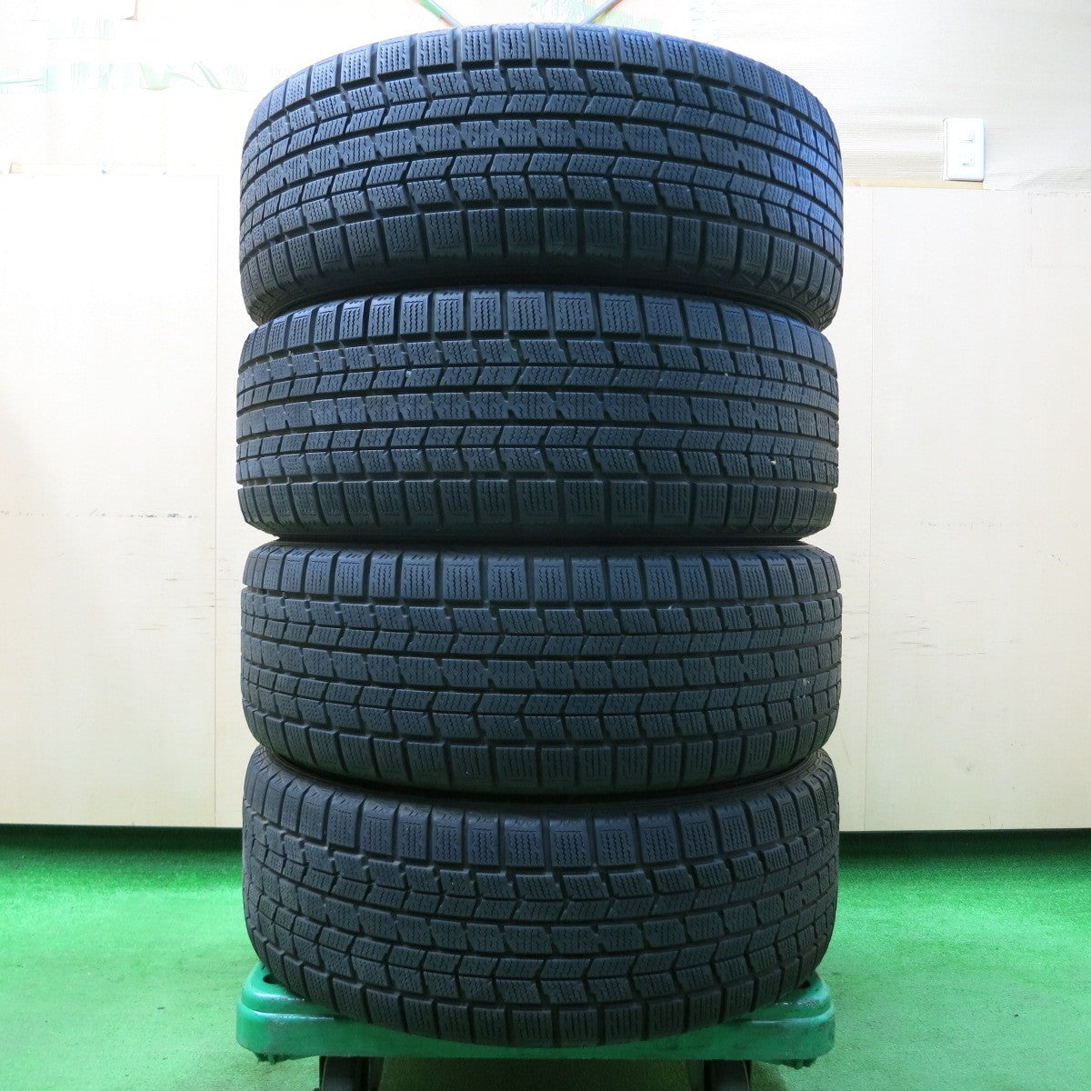 送料無料* バリ溝！キレイ！8.5分☆スタッドレス 215/55R17 ダンロップ DSX-2 LAYCEA -02- レイシア 17イン |  名古屋/岐阜の中古カー用品・工具の買取/販売ならガレージゲット