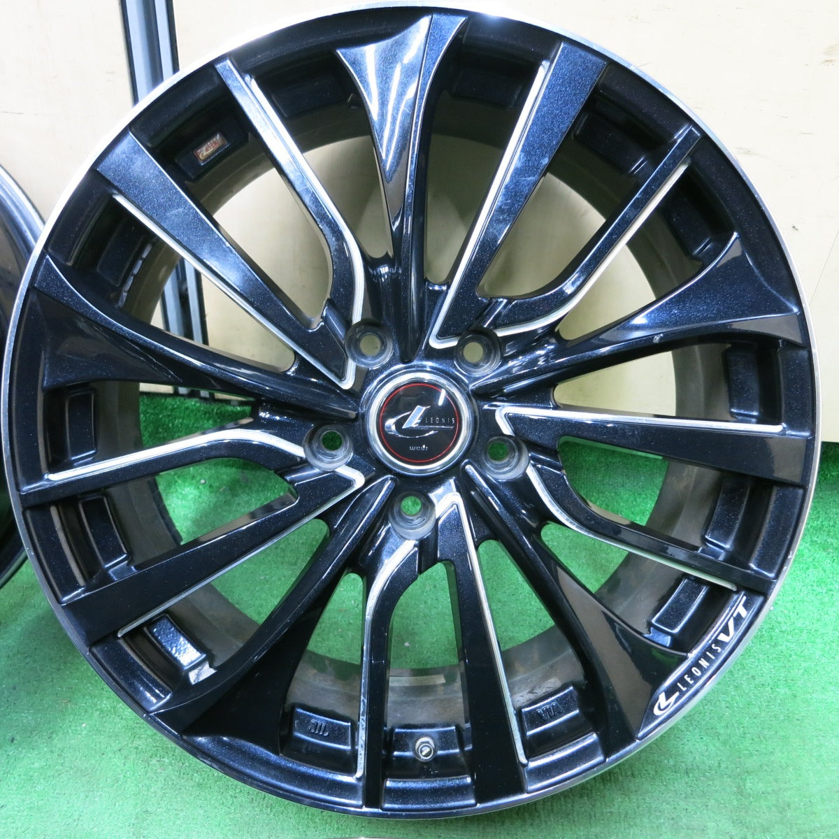 [送料無料] 4本価格★LEONIS VT weds レオニス 18インチ ホイール 18×7J PCD114.3/5H★4092610SYホ