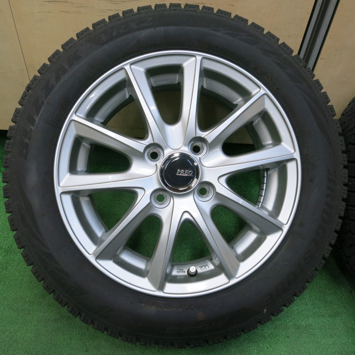 *送料無料* バリ溝！22年！キレイ！ほぼ10分★スタッドレス 165/65R14 ブリヂストン ブリザック VRX2 PREO プレオ 14インチ PCD100/4H★4031905イス