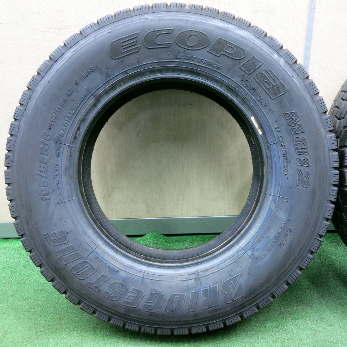 *送料無料* バリ溝！20年！9.5分★トラック タイヤ 195/85R16 114/112N ブリヂストン エコピア M812 ミックス オールシーズン 16インチ★4071304NJスタ