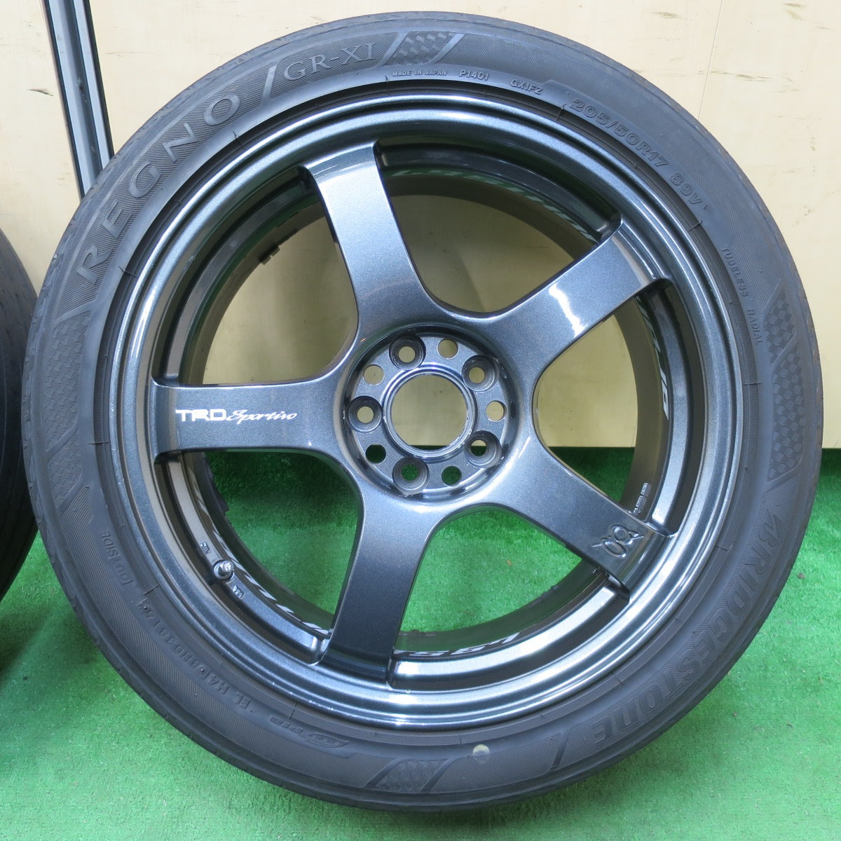 *送料無料* キレイ★インプレッサ等 RAYS gram LIGHTS T57-RC 205/50R17 ブリヂストン レグノ GR-XI レイズ グラムライツ PCD100/5H★4081701イノ