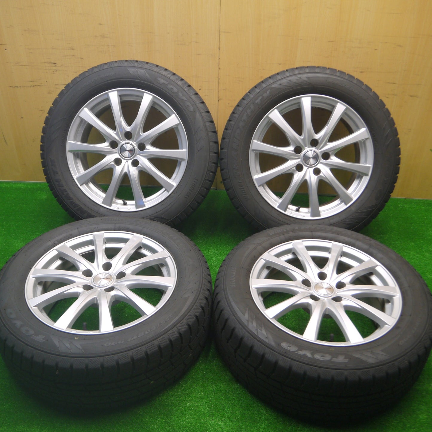 *送料無料* バリ溝！22年！キレイ！9.5分以上★スタッドレス 225/60R17 トーヨー ウインター トランパス TX ravrion RS01 ラブリオン PCD114.3/5H★4080503Hス