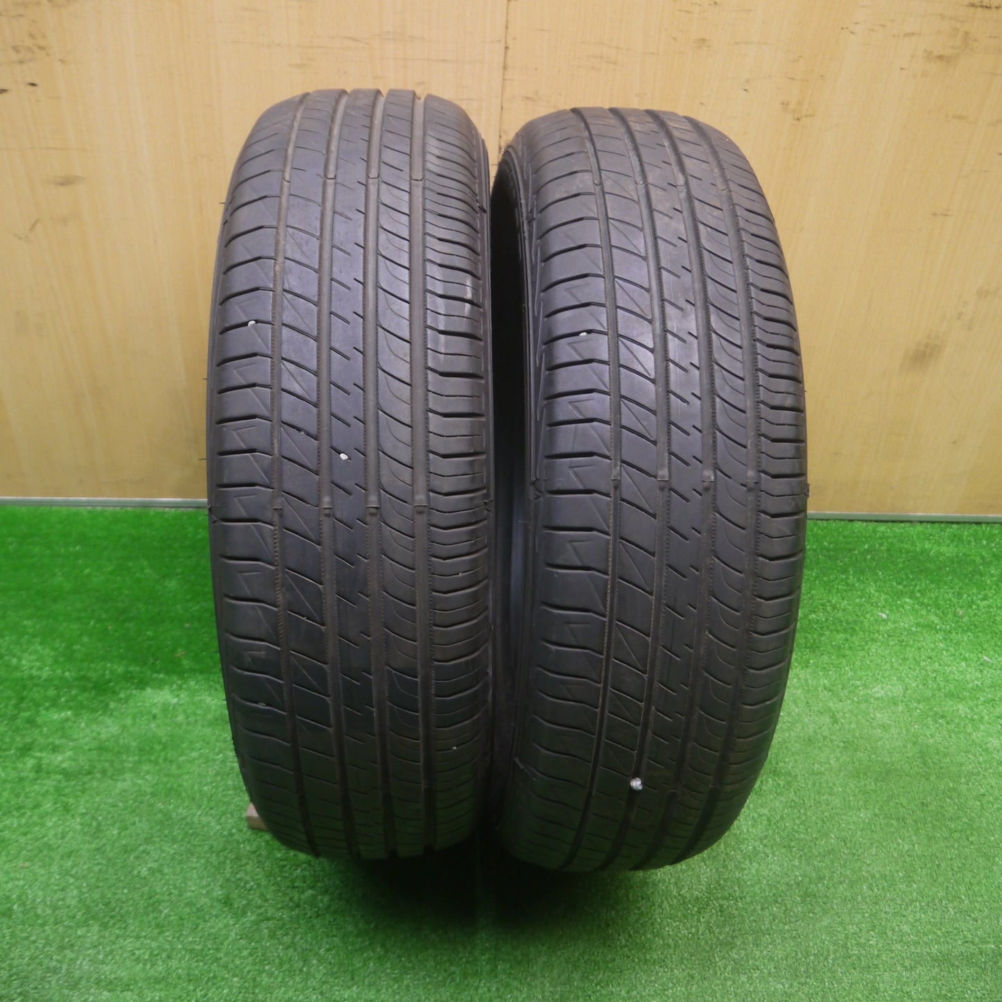 *送料無料* バリ溝！22年！9.5分★175/65R15 ダンロップ LE MANS V ルマン5 タイヤ 15インチ アクア ヴィッツ ノート デミオ スイフト等★4083001Hノタ