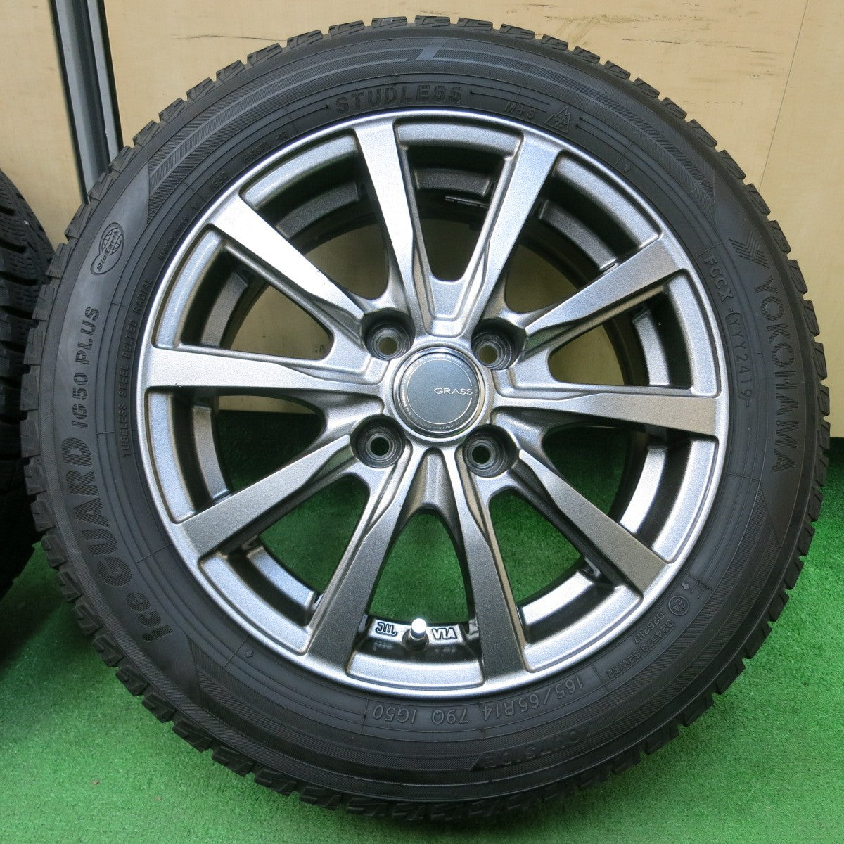 *送料無料* バリ溝！キレイ！9分★スタッドレス 165/65R14 ヨコハマ アイスガード iG50 プラス GRASS グラス 14インチ PCD100/4H★4042704イス