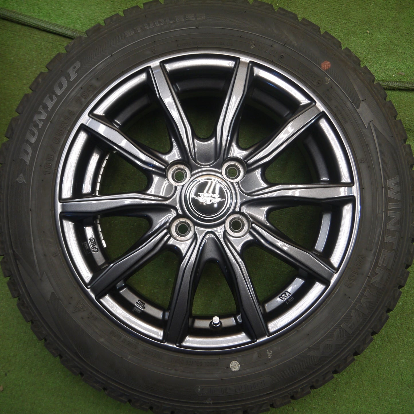 *送料無料* バリ溝！22年！キレイ！9.5分★スタッドレス 165/65R14 ダンロップ ウインターマックス WM02 TEAD テッド 14インチ PCD100/4H★4031502Hス