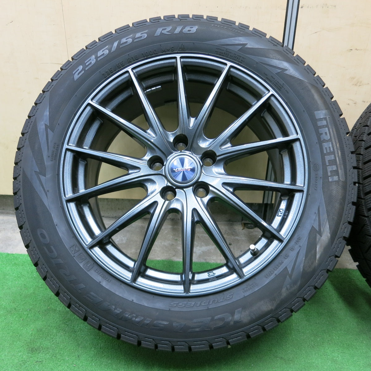 *送料無料* バリ溝！20年！綺麗！9.5分★スタッドレス 235/55R18 ピレリ アイスアシンメトリコ VELVA SPORTZ ヴェルヴァ 18インチ PCD114.3/5H★4071002ナス